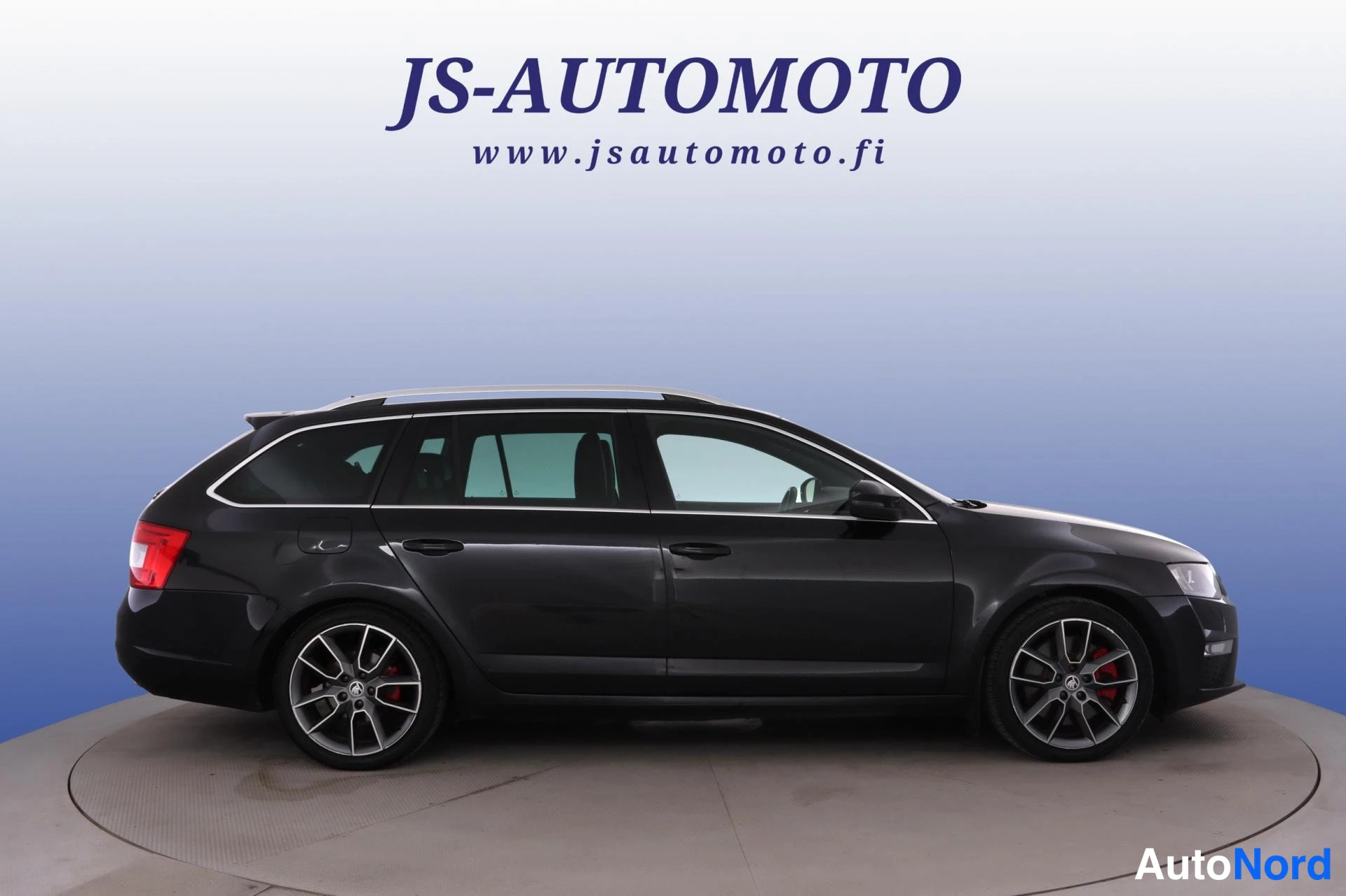 Musta Skoda Octavia 2014, etuviisto, keula oikealle, kuva 4