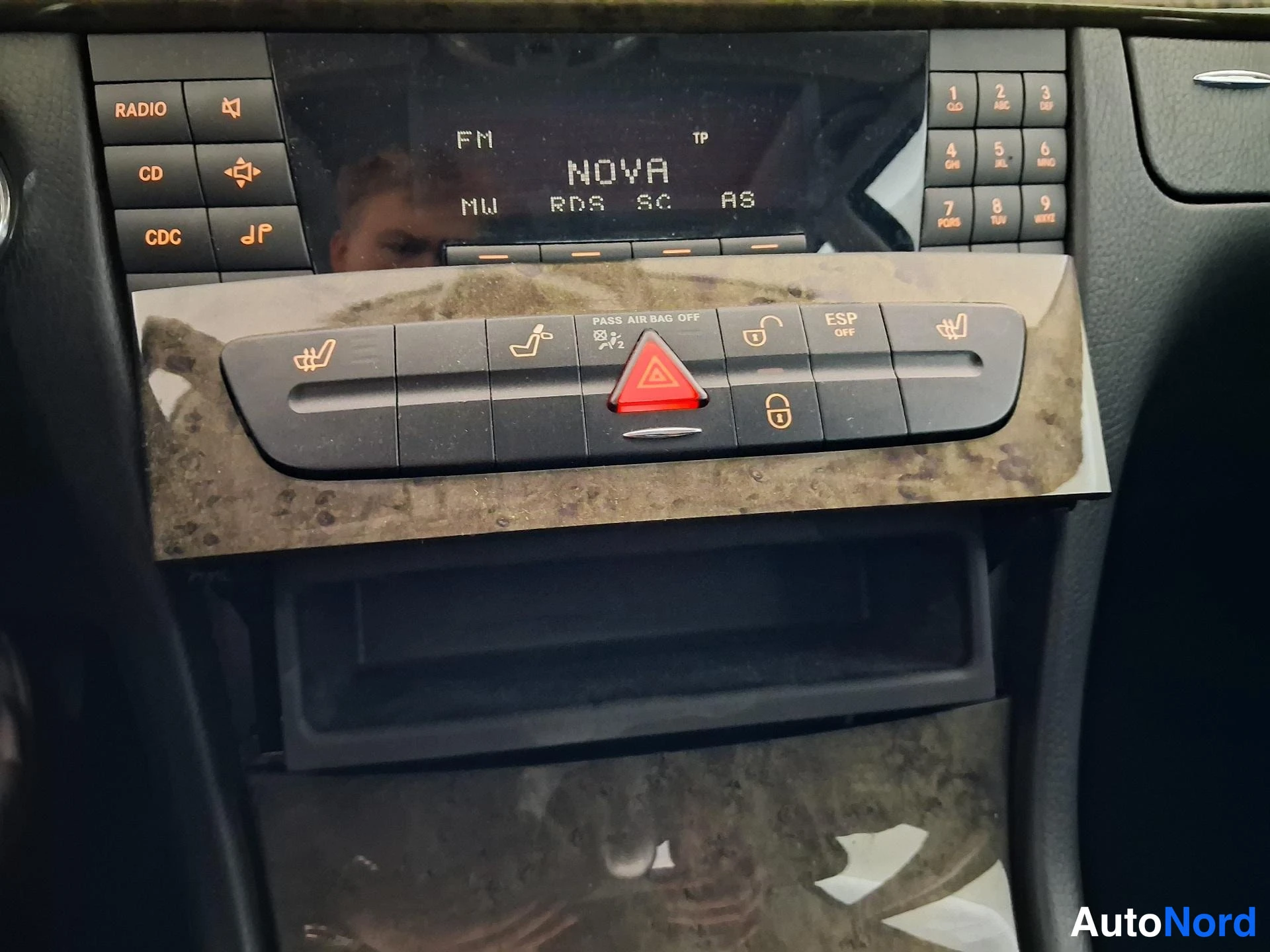 Harmaa Mercedes-Benz E 2006, yksityiskohta, kuva 20