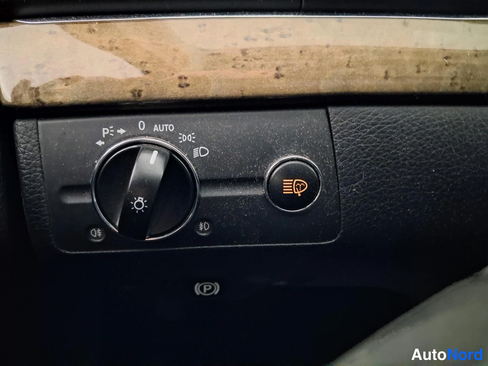 Harmaa Mercedes-Benz E 2006, yksityiskohta, kuva 23