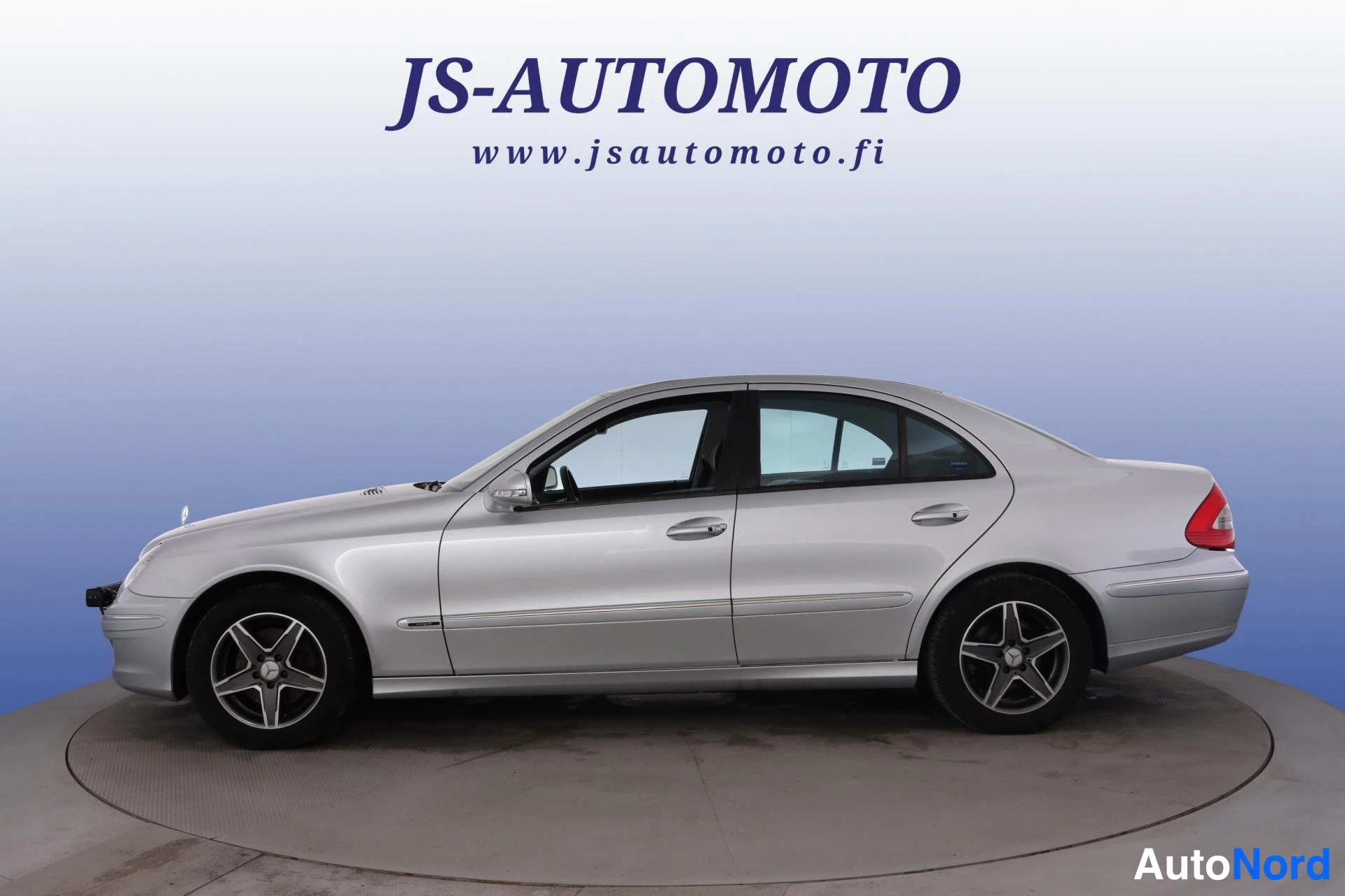 Harmaa Mercedes-Benz E 2006, sivulta, kuva 4
