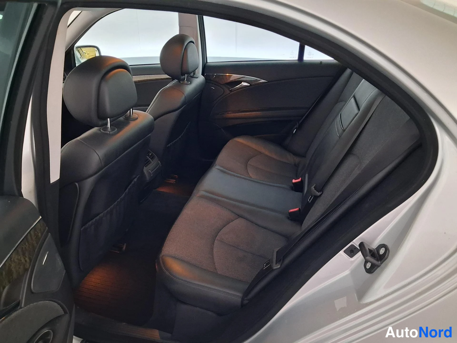 Harmaa Mercedes-Benz E 2006, takaistuimet, kuva 14