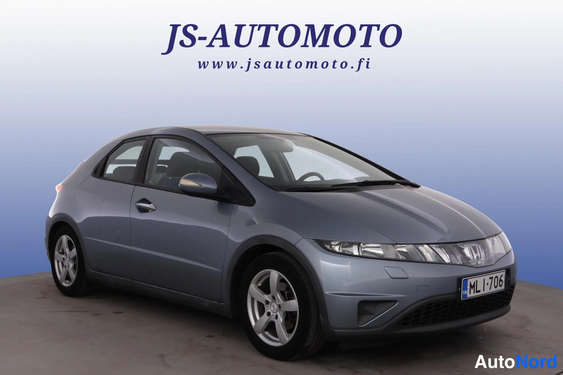 Blå Honda Civic 2007, snett framifrån, fronten åt höger, bild 4