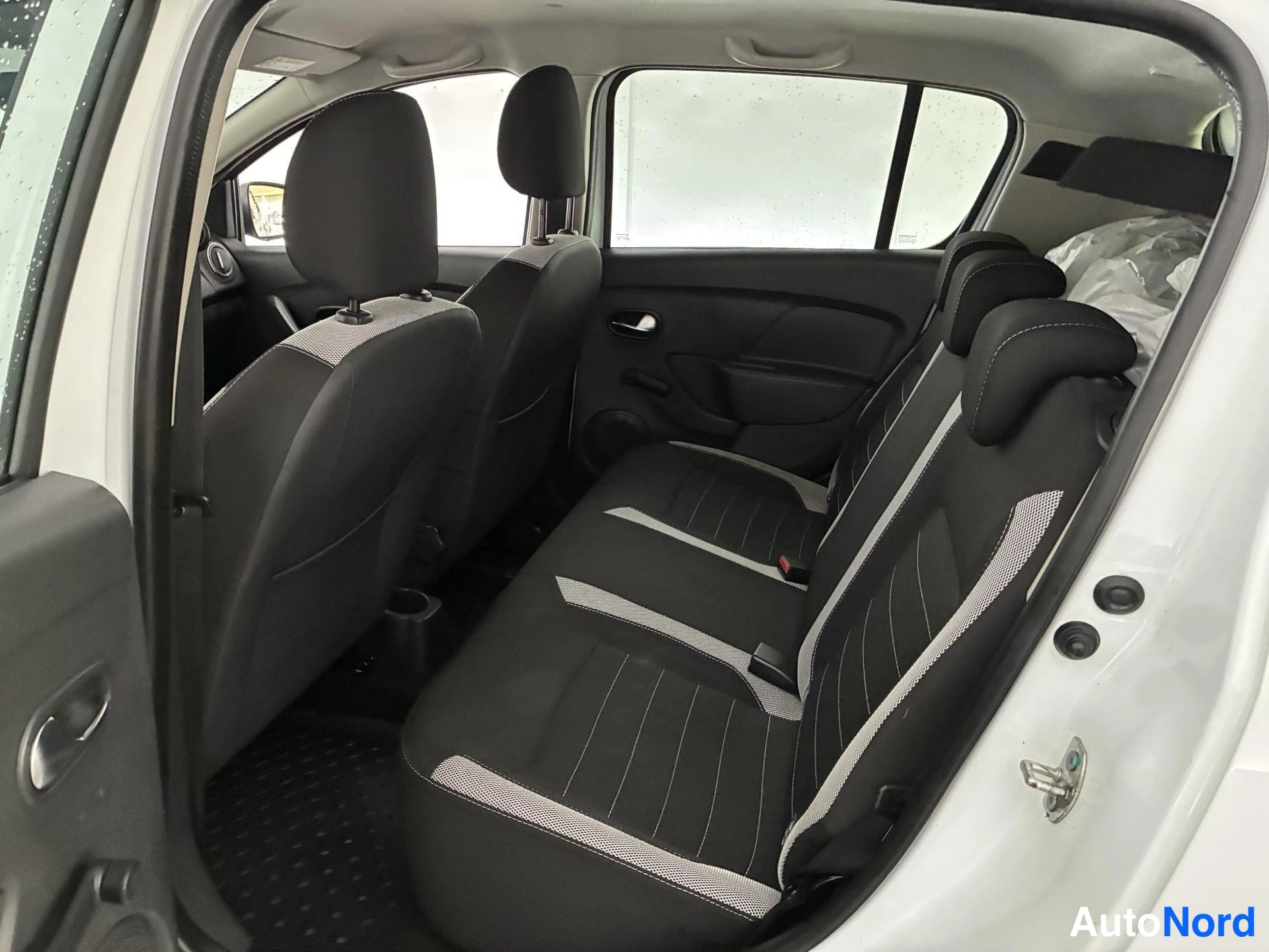 White Dacia Sandero 2018, rear seats, photo 12