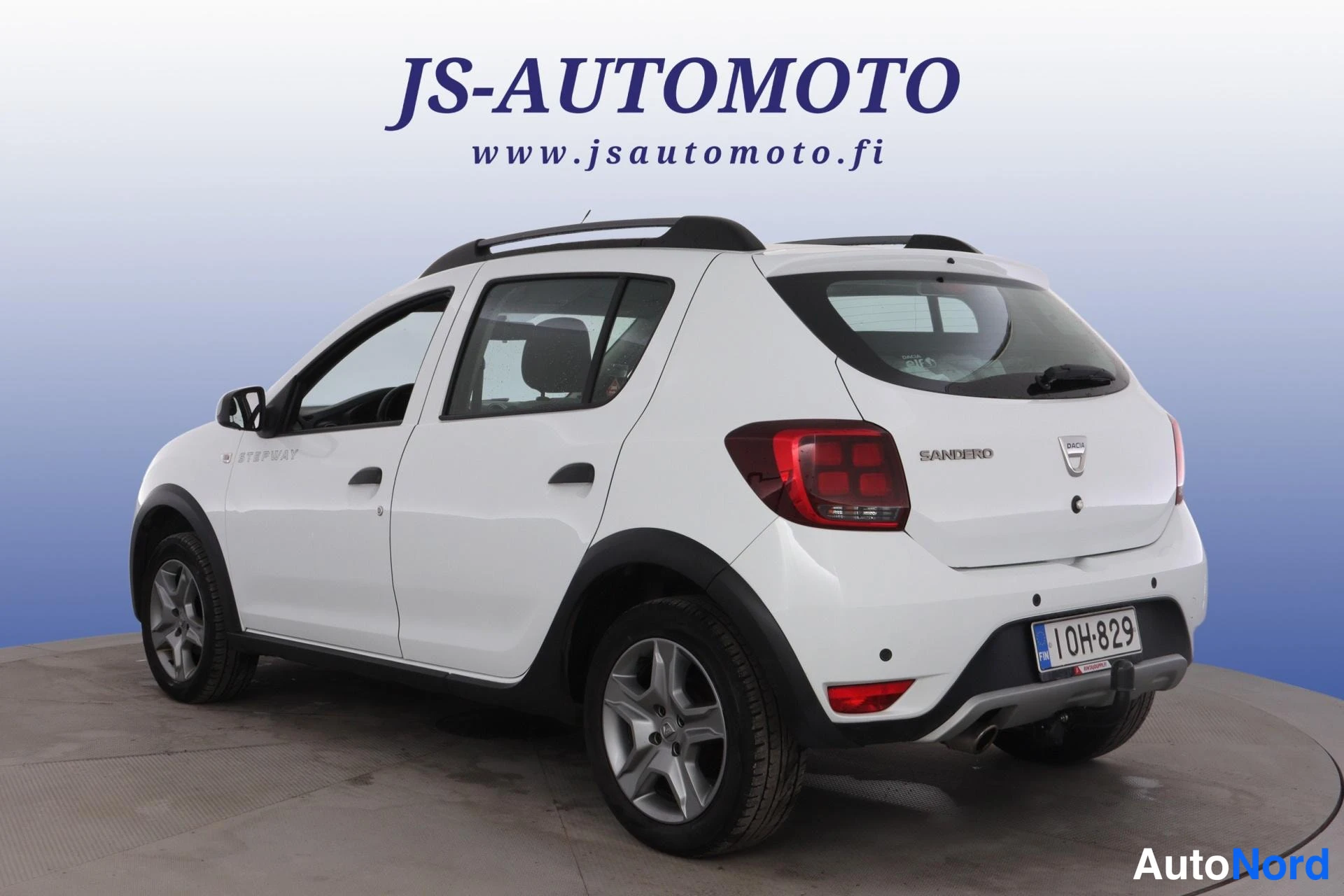 White Dacia Sandero 2018, rear three-quarter, photo 6