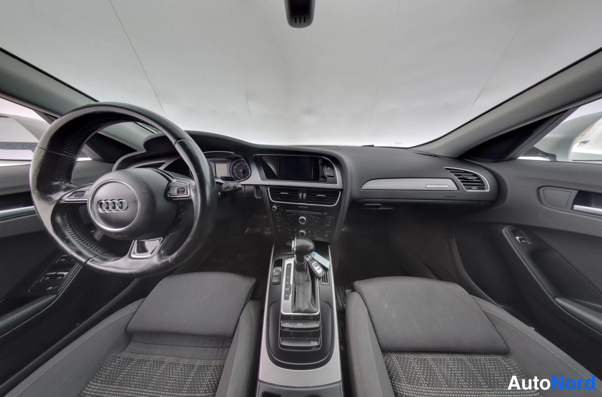White Audi A4 2013, cockpit, photo 7