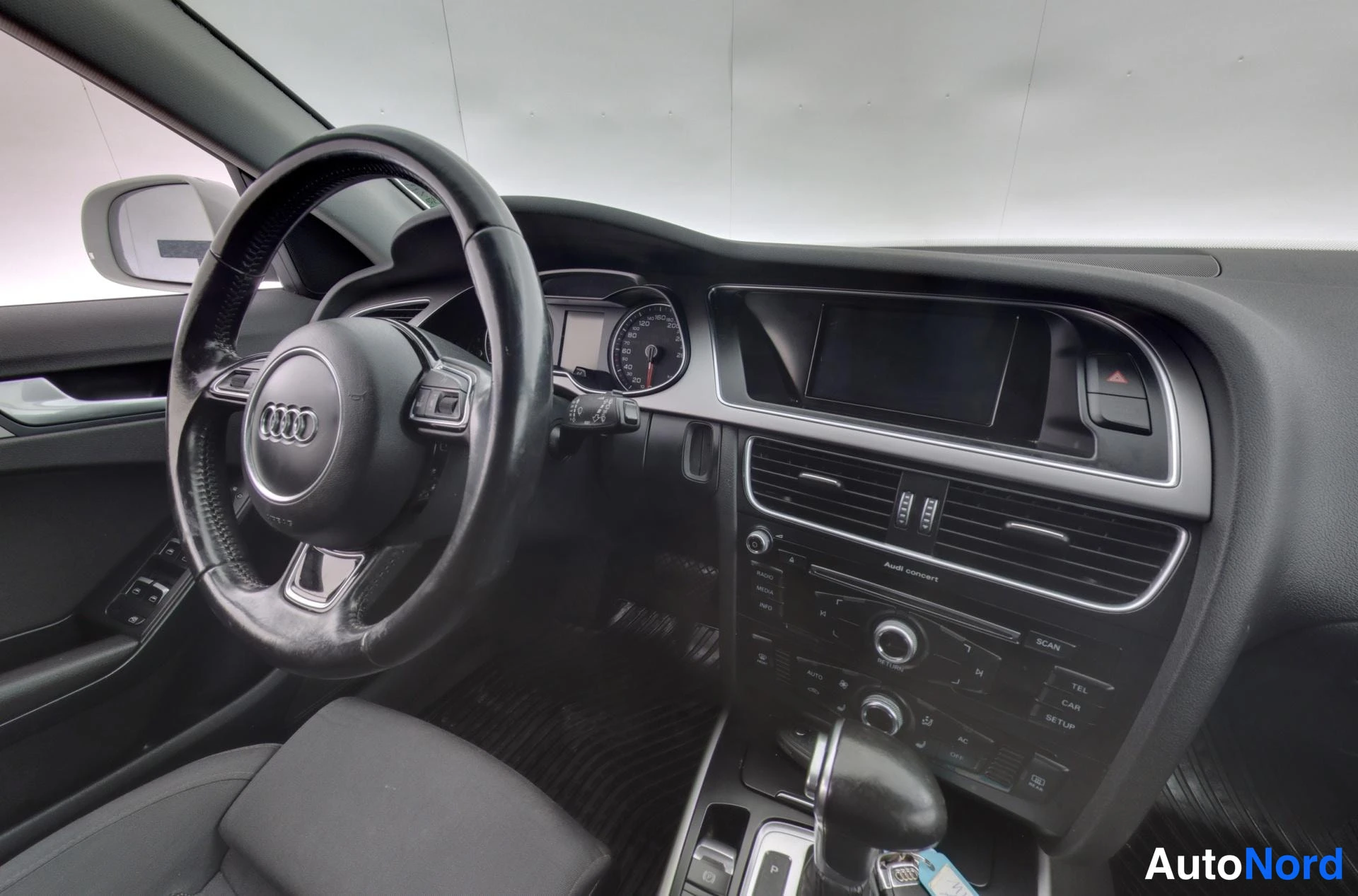 White Audi A4 2013, cockpit, photo 8