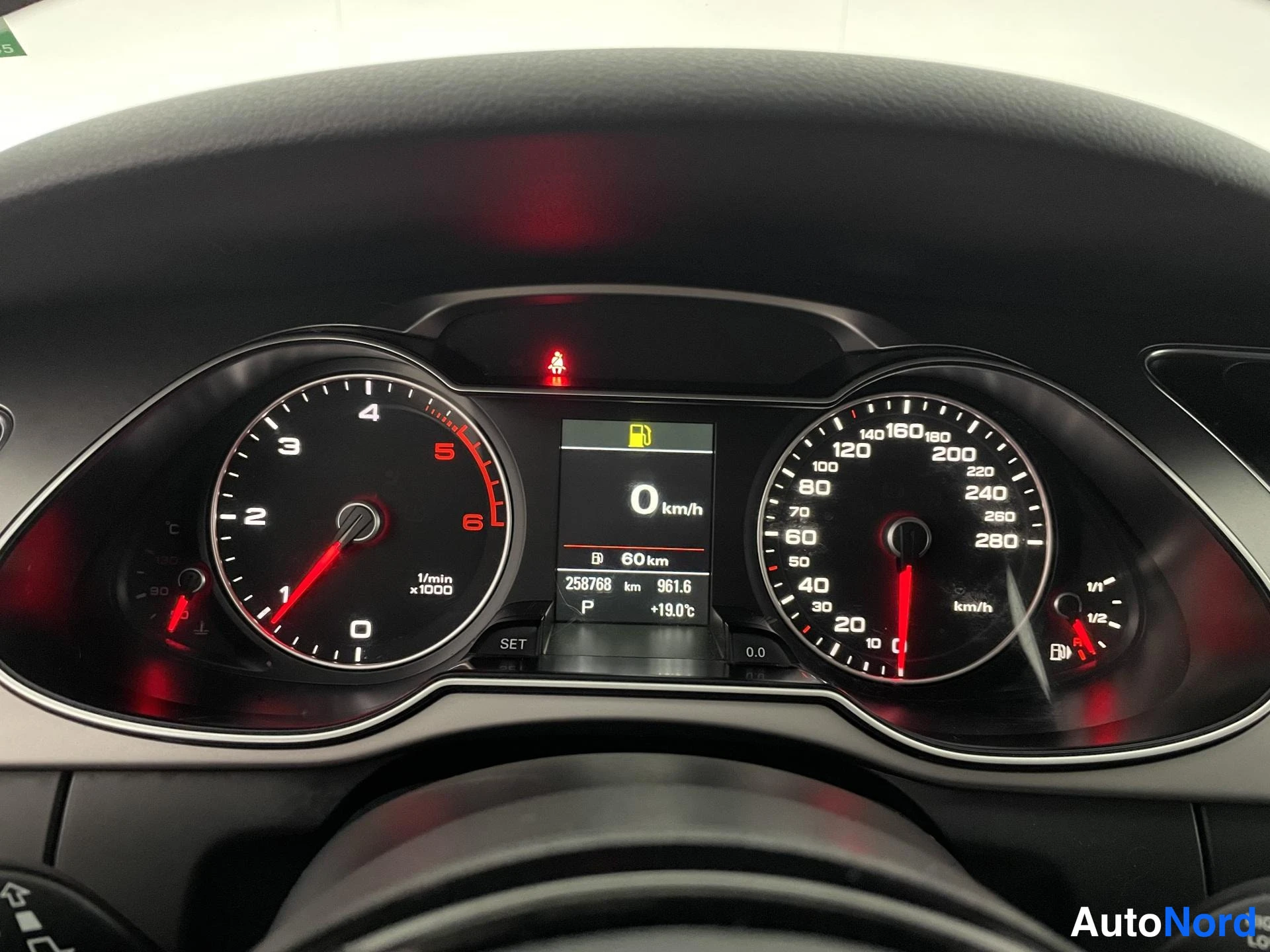 White Audi A4 2013, detail, photo 15