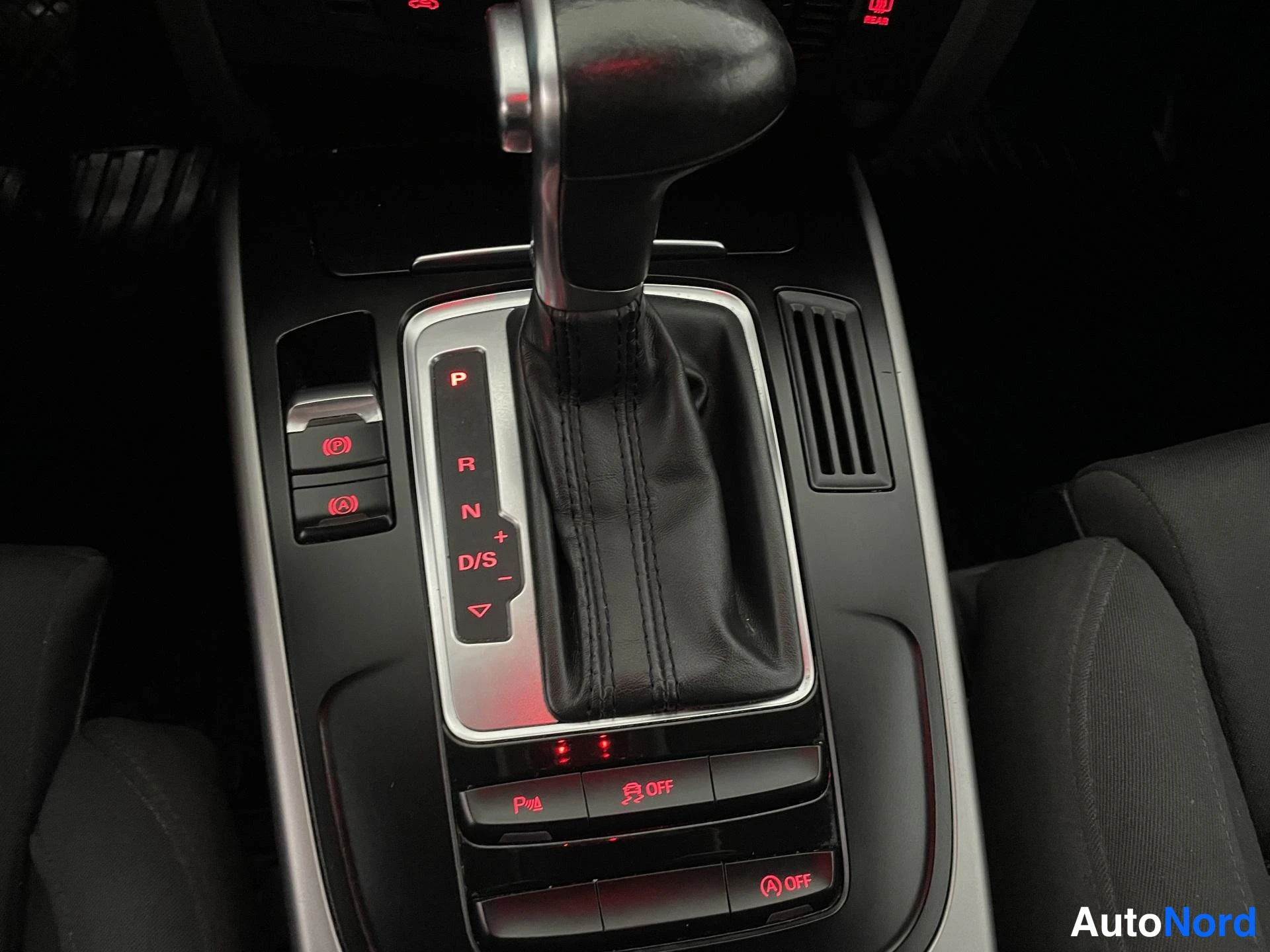 White Audi A4 2013, detail, photo 18