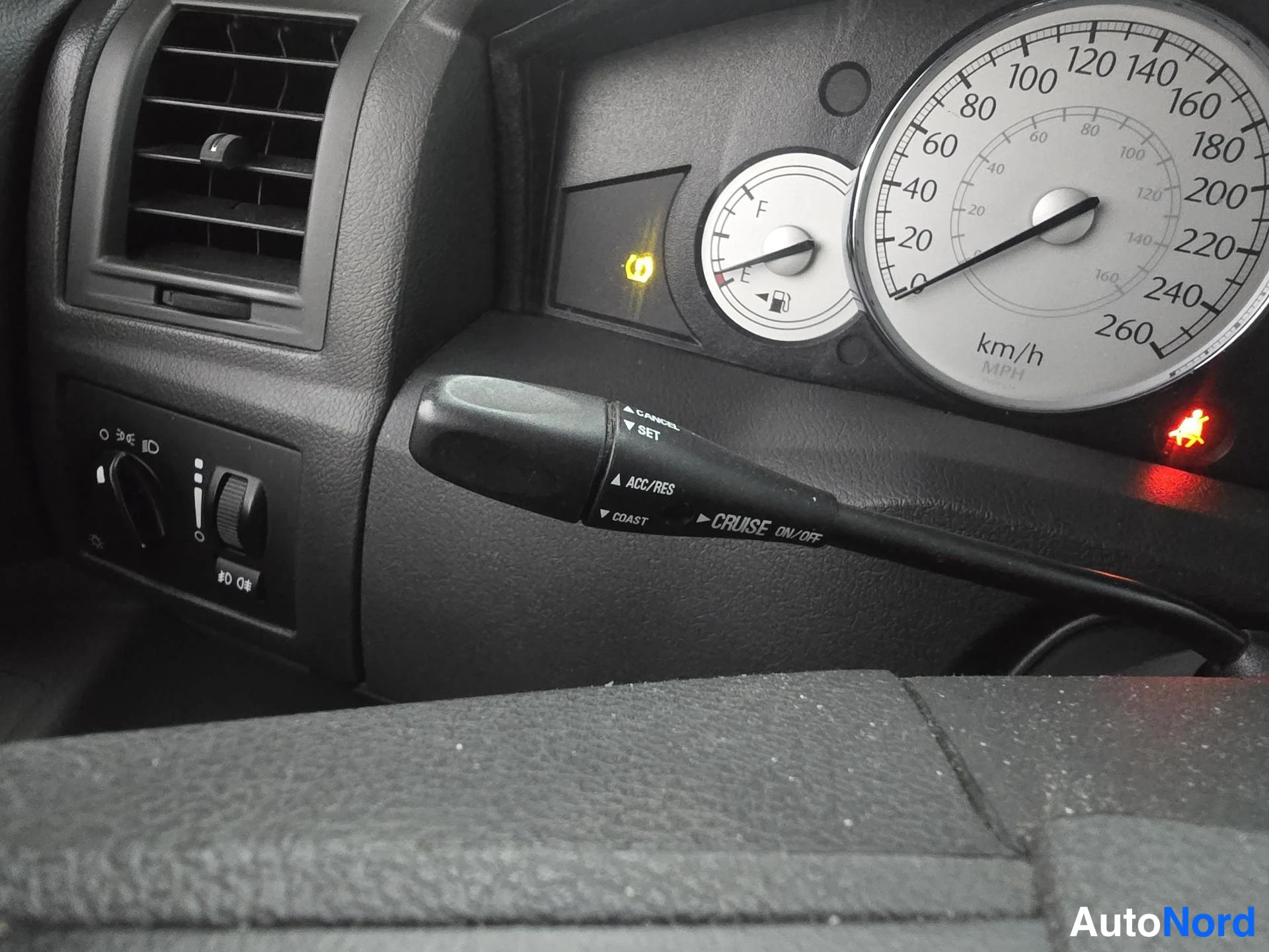 Black Chrysler 300C 2006, detail, photo 16