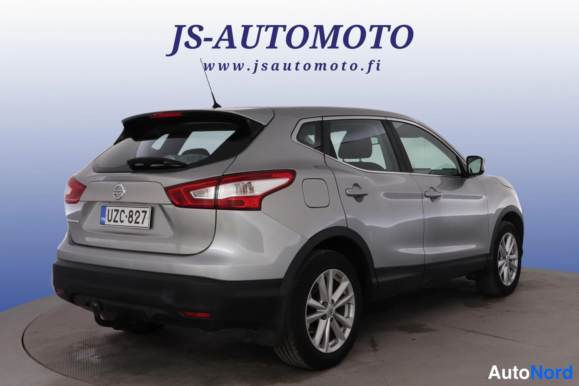 Silver Nissan Qashqai 2016, snett bakifrån, bild 5
