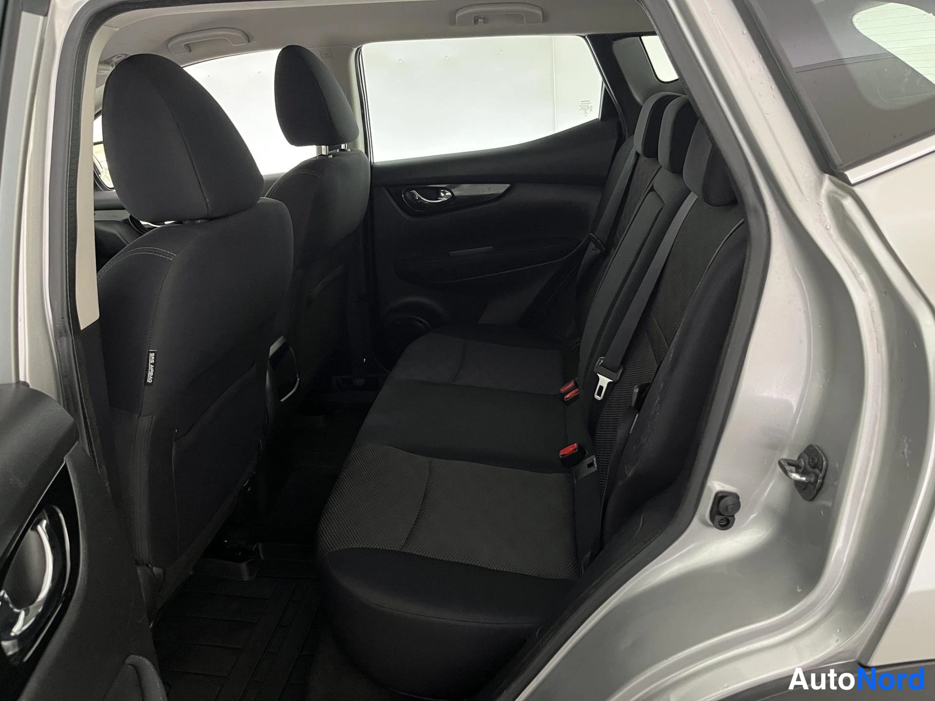 Silver Nissan Qashqai 2016, baksäten, bild 12
