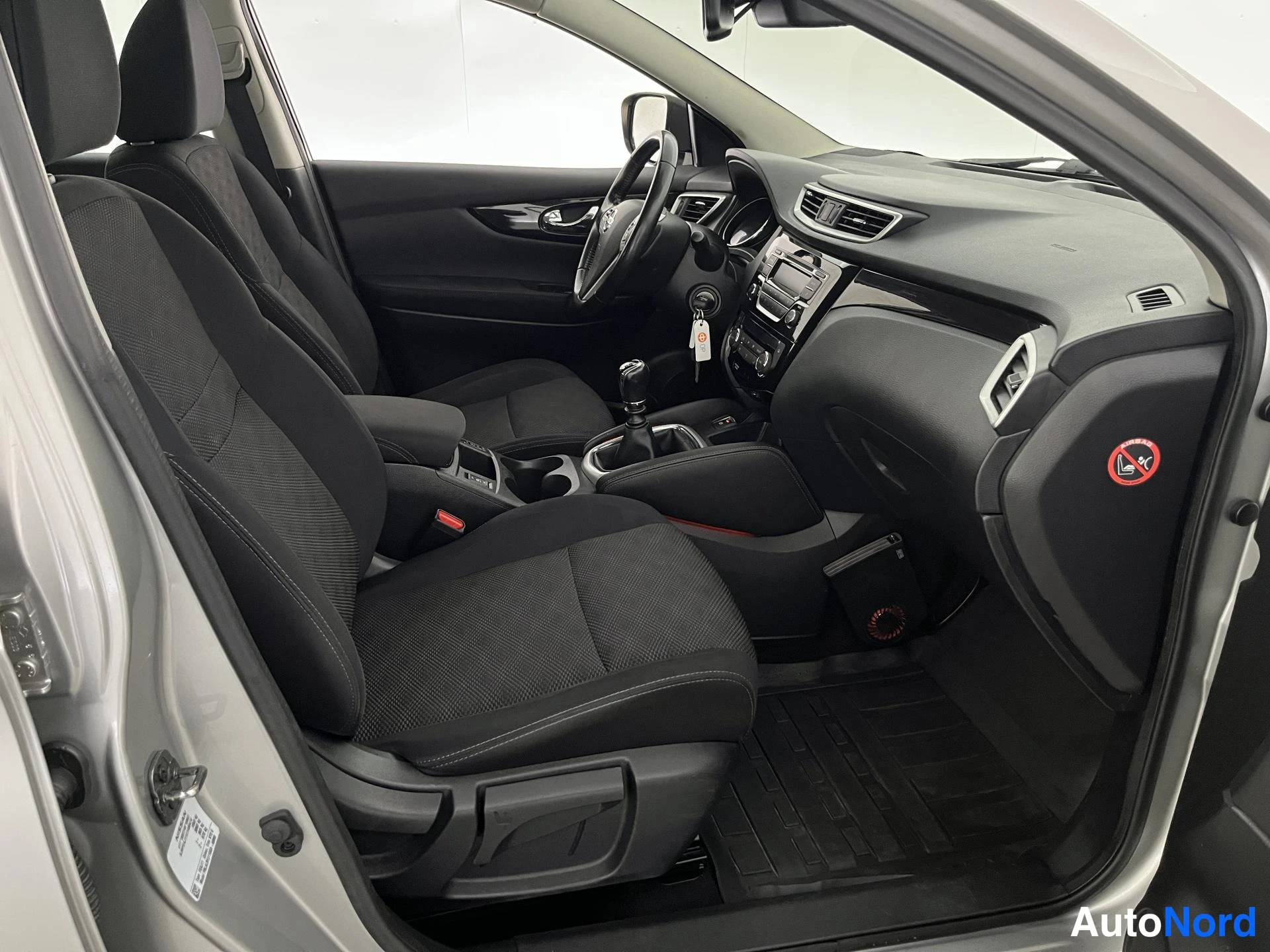 Silver Nissan Qashqai 2016, framsäten, bild 11