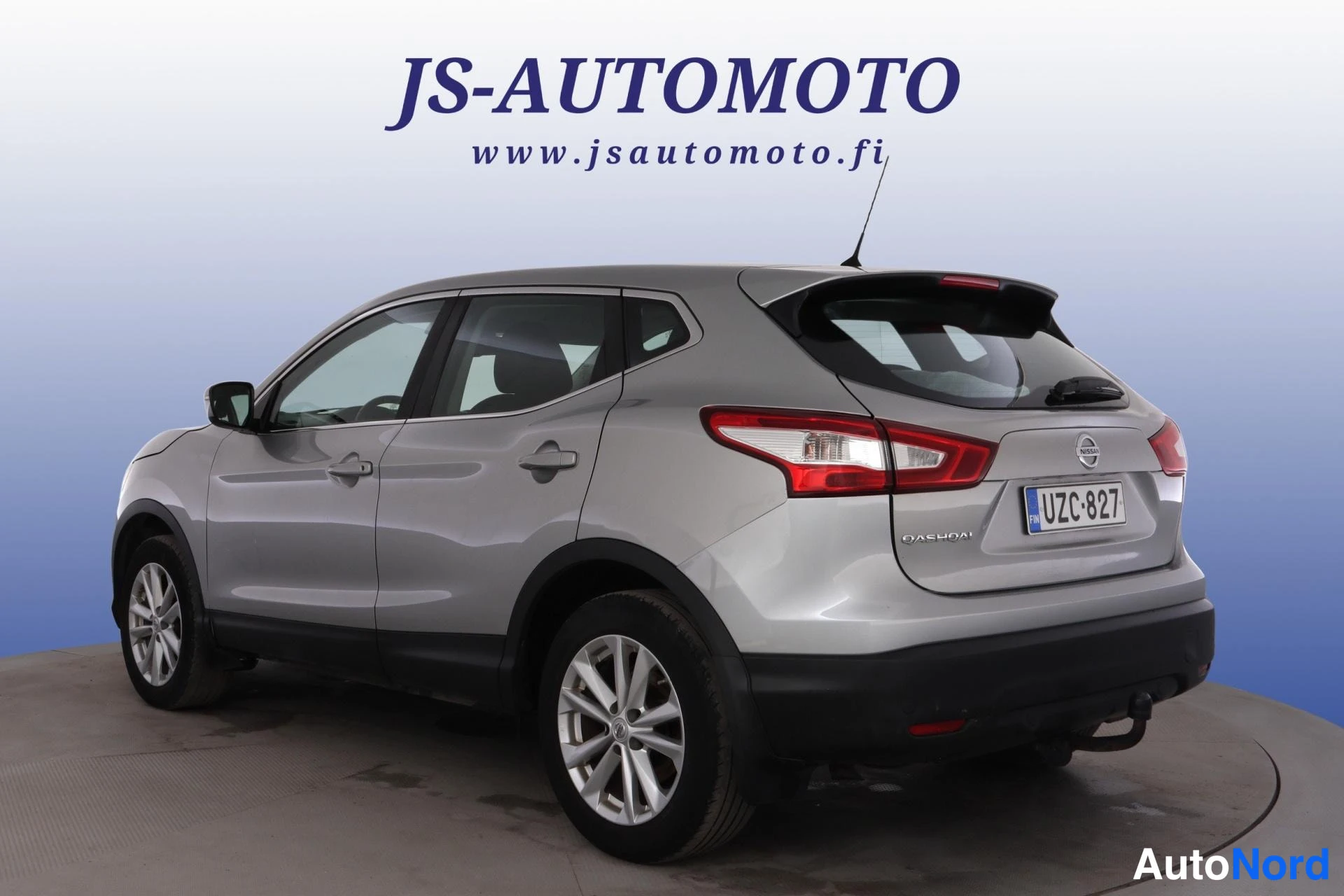 Silver Nissan Qashqai 2016, snett bakifrån, bild 6