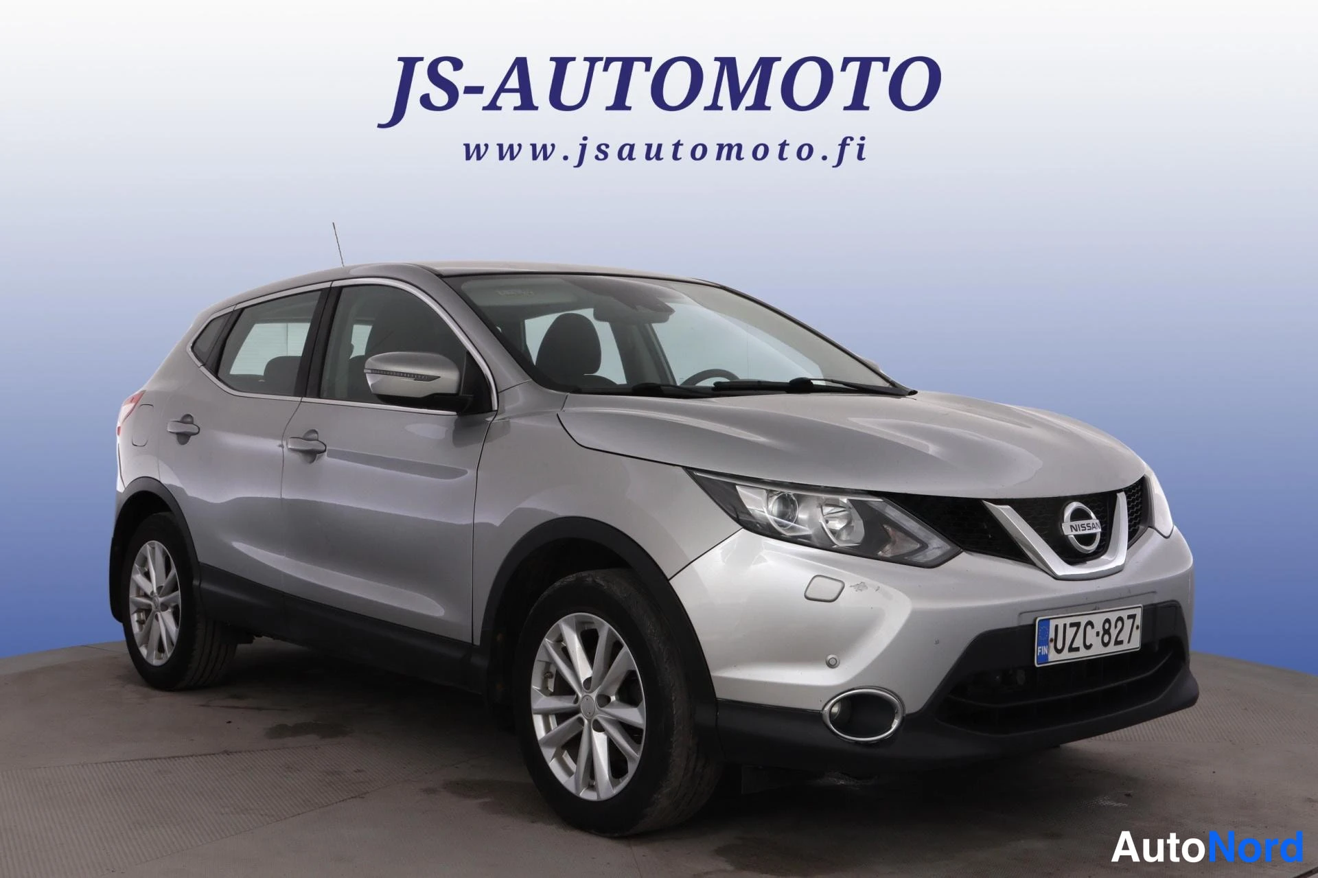 Silver Nissan Qashqai 2016, snett framifrån, fronten åt höger, bild 2