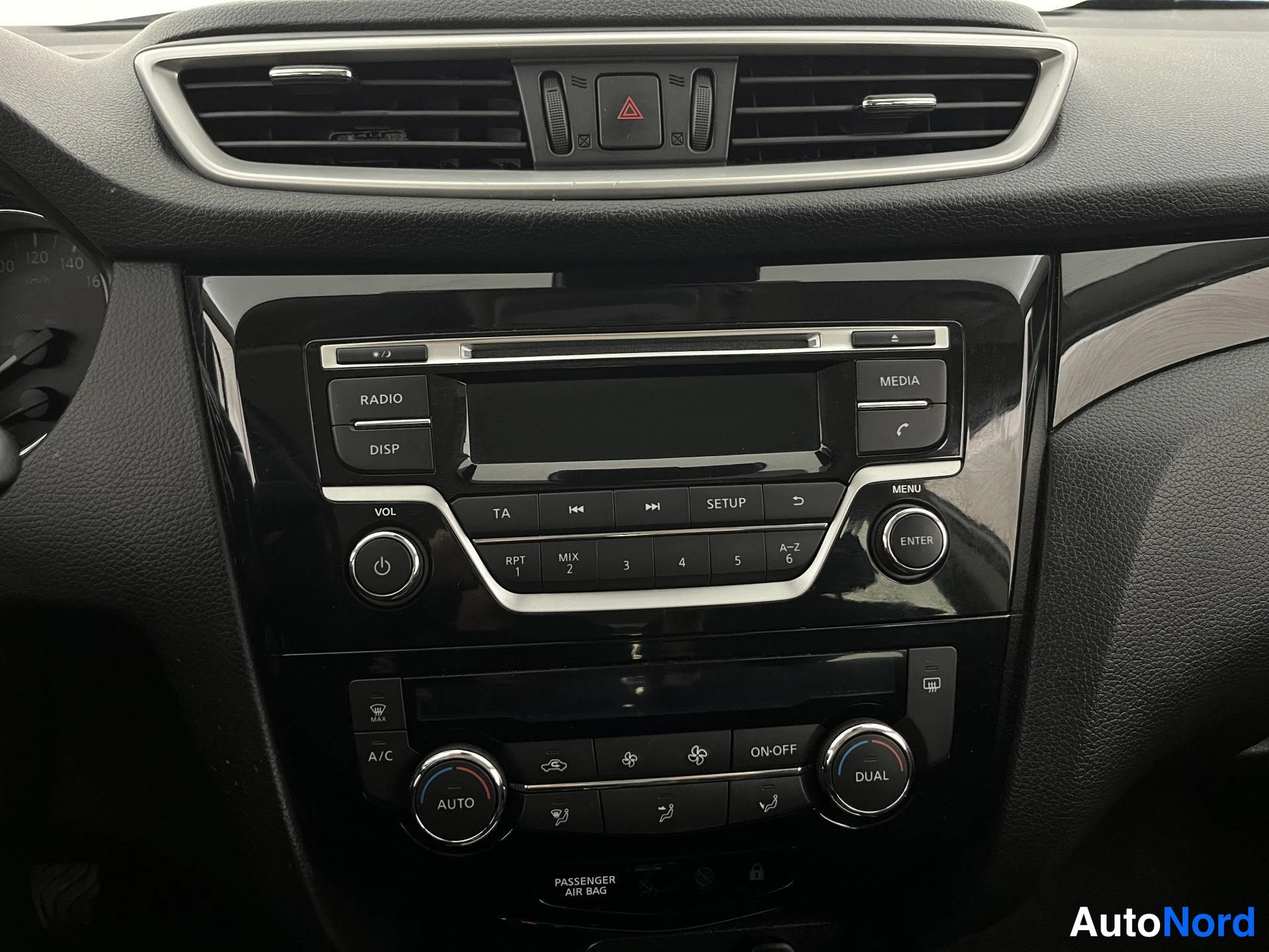 Silver Nissan Qashqai 2016, detalj, bild 16