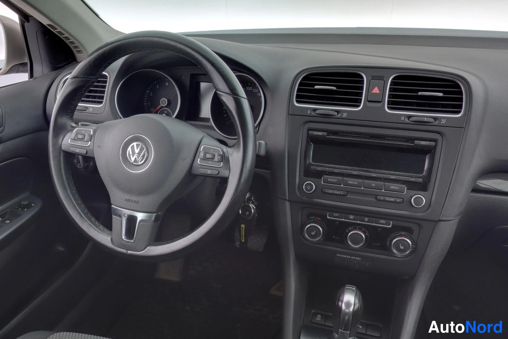 Hopea Volkswagen Golf 2013, ohjaamo, kuva 8