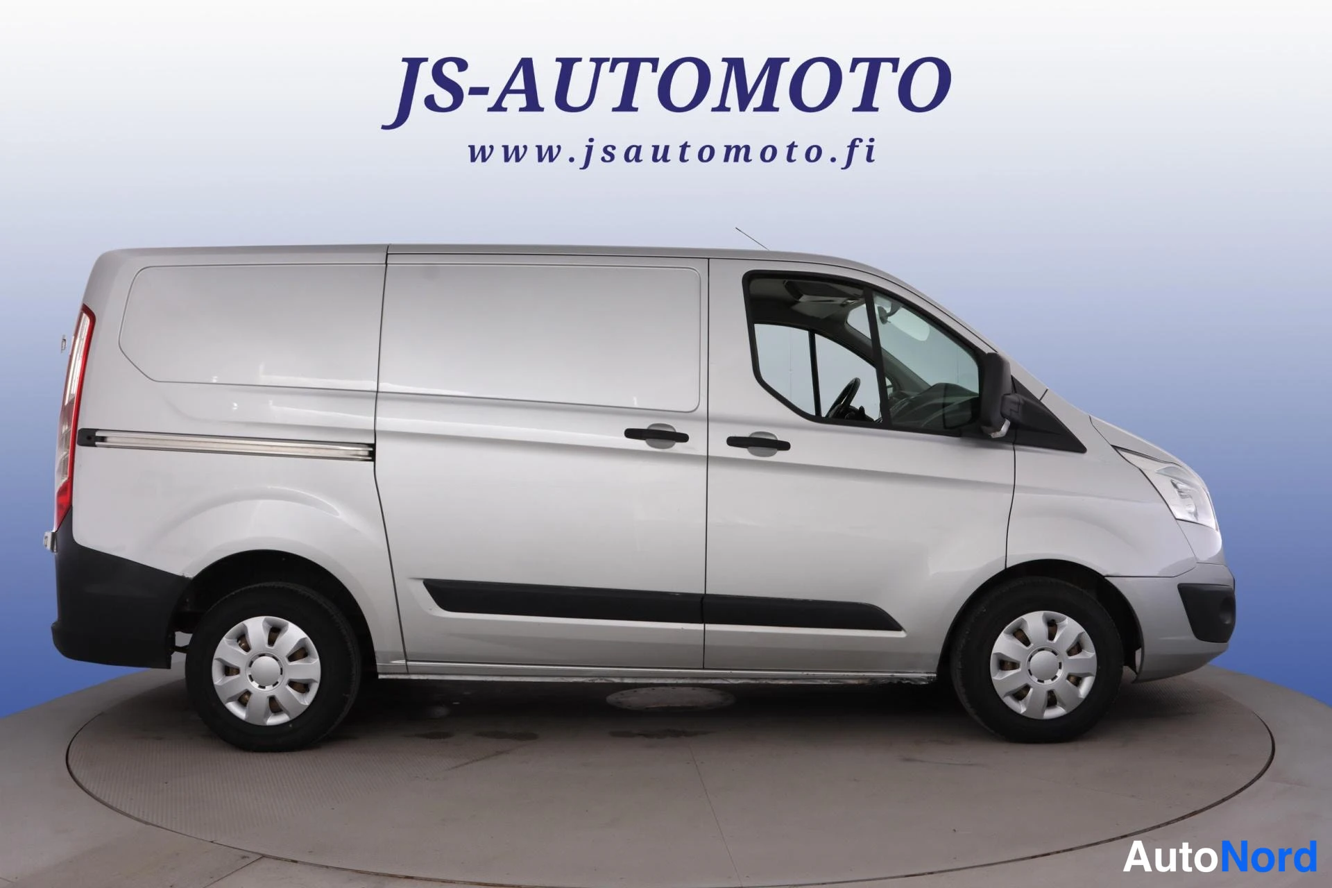 Grå Ford Transit Custom 2013, snett framifrån, fronten åt höger, bild 3