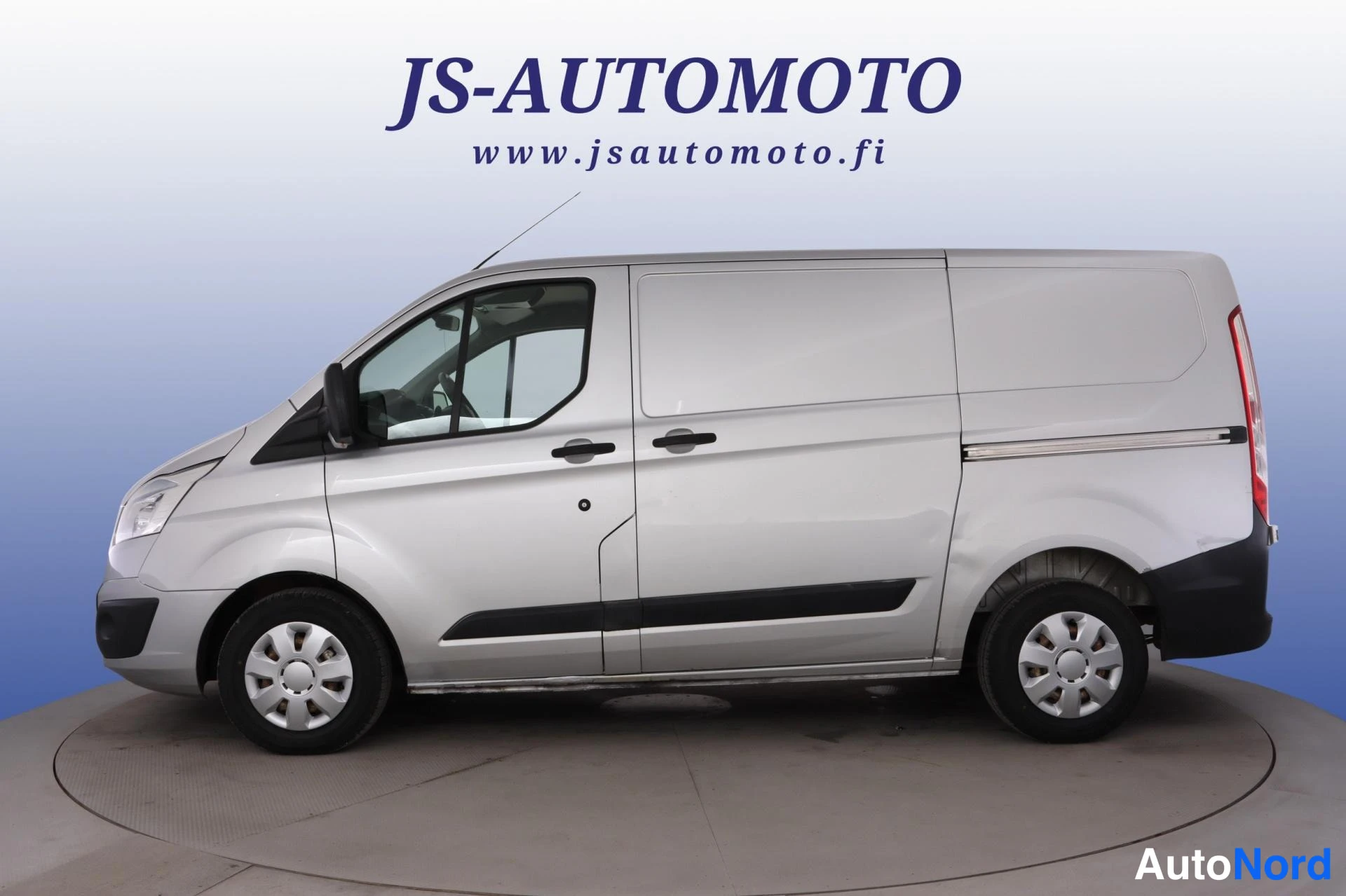 Grå Ford Transit Custom 2013, snett framifrån, fronten åt vänster, bild 2