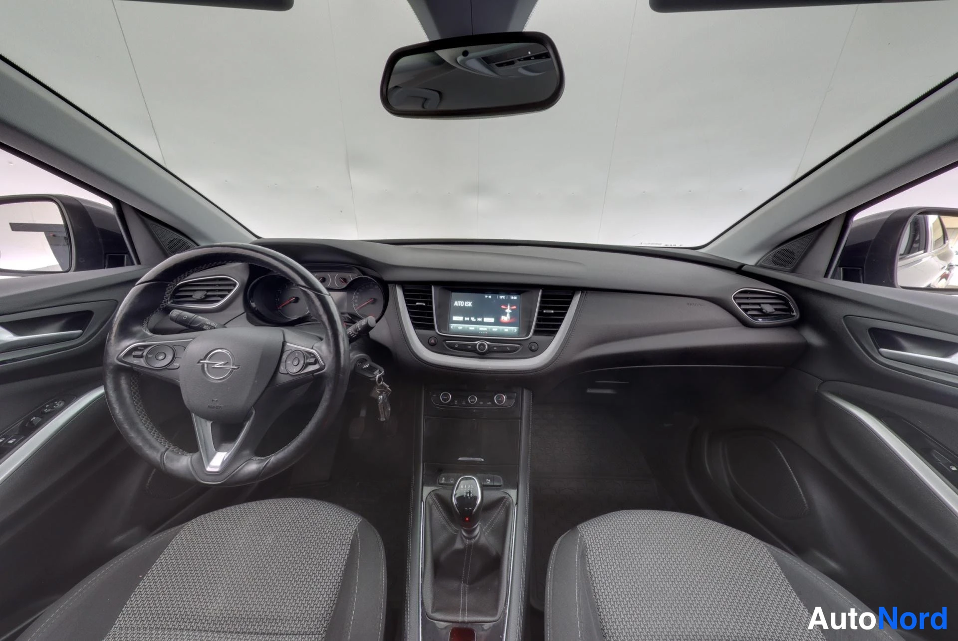 Harmaa Opel Grandland X 2019, ohjaamo, kuva 8