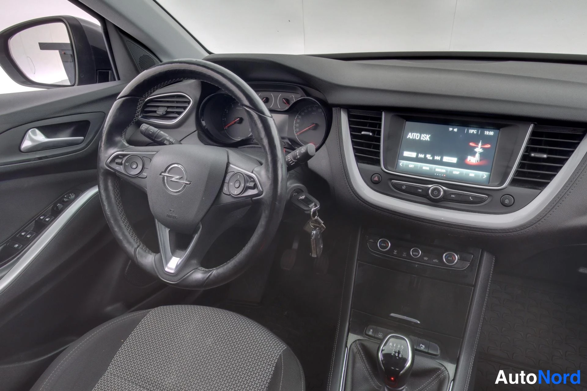 Harmaa Opel Grandland X 2019, ohjaamo, kuva 9