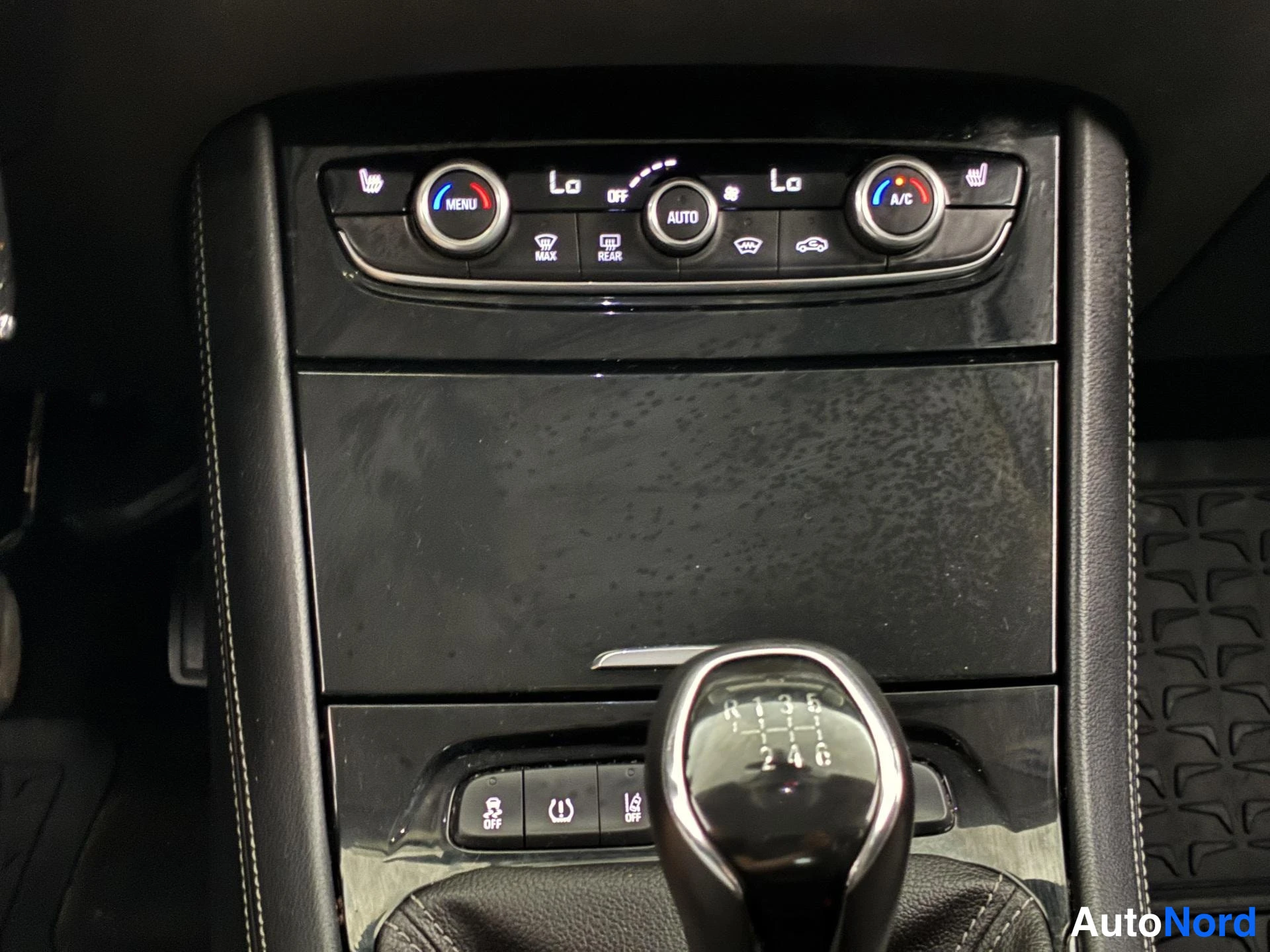 Harmaa Opel Grandland X 2019, yksityiskohta, kuva 17