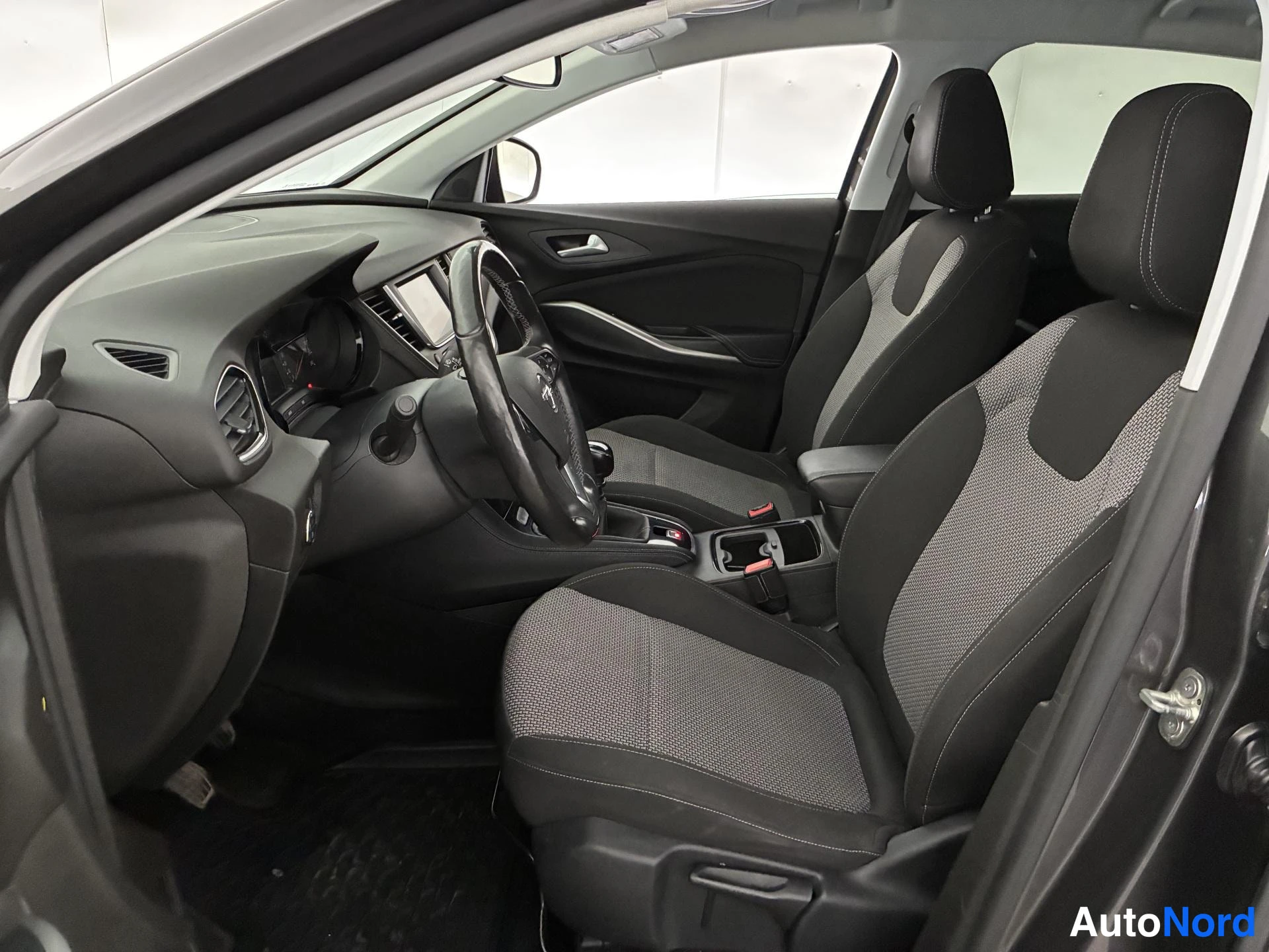 Harmaa Opel Grandland X 2019, etuistuimet, kuva 11