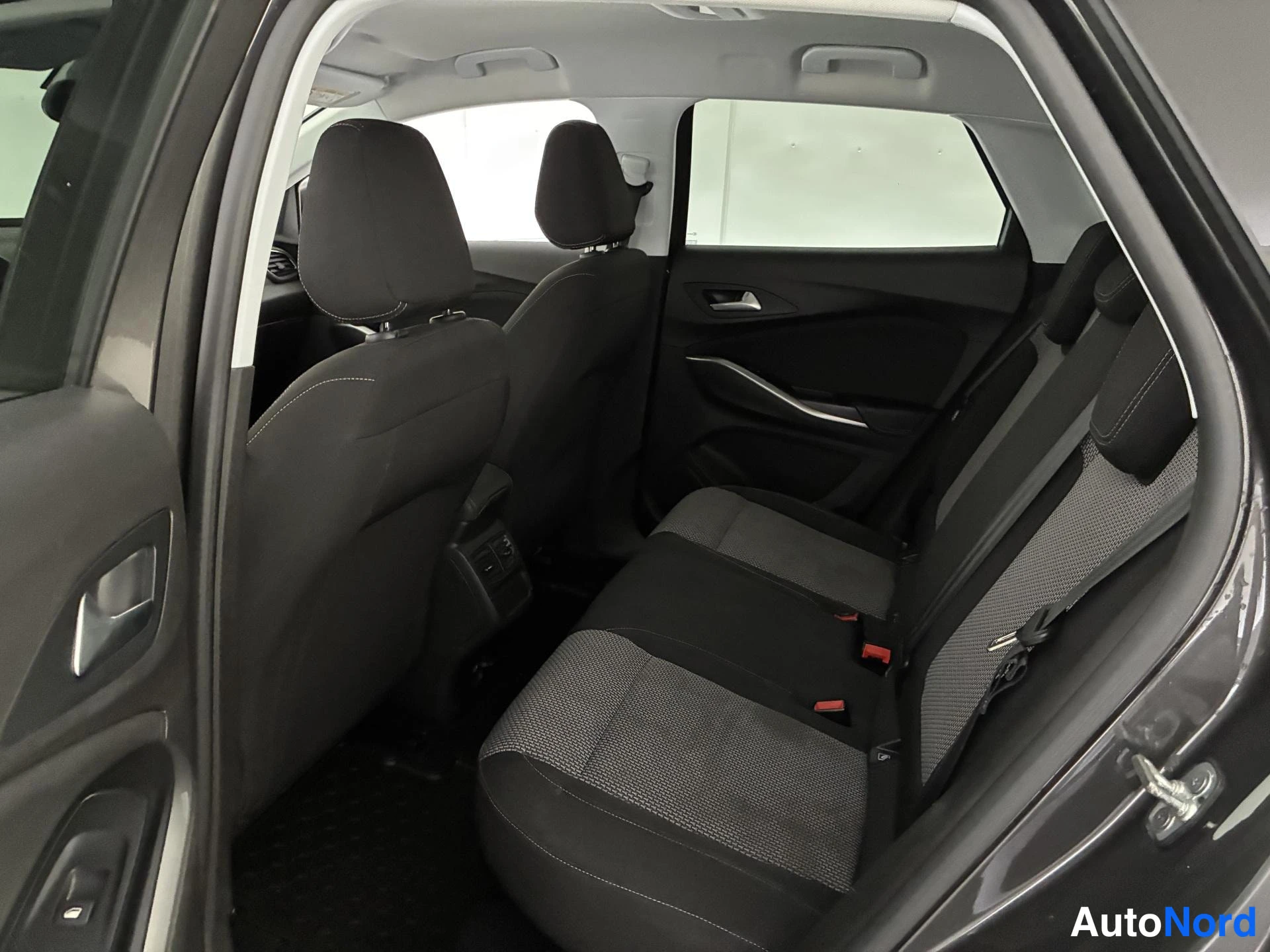 Harmaa Opel Grandland X 2019, takaistuimet, kuva 13
