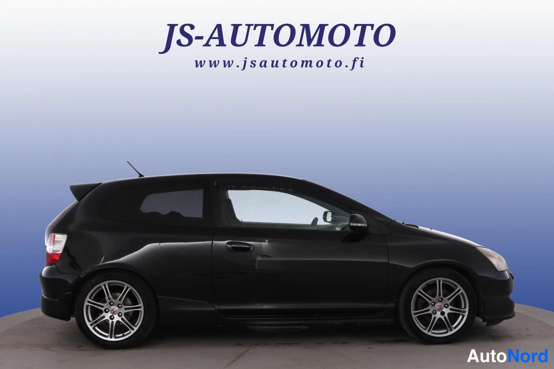 Musta Honda Civic 2004, etuviisto, keula oikealle, kuva 4
