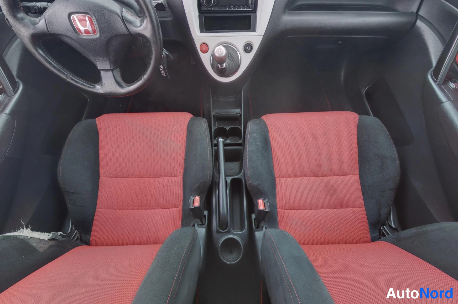 Musta Honda Civic 2004, etuistuimet, kuva 11
