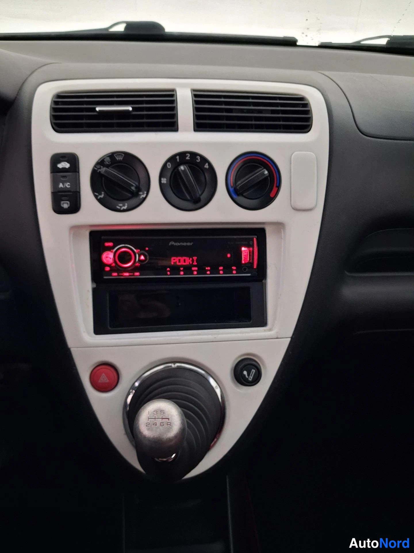 Musta Honda Civic 2004, yksityiskohta, kuva 13
