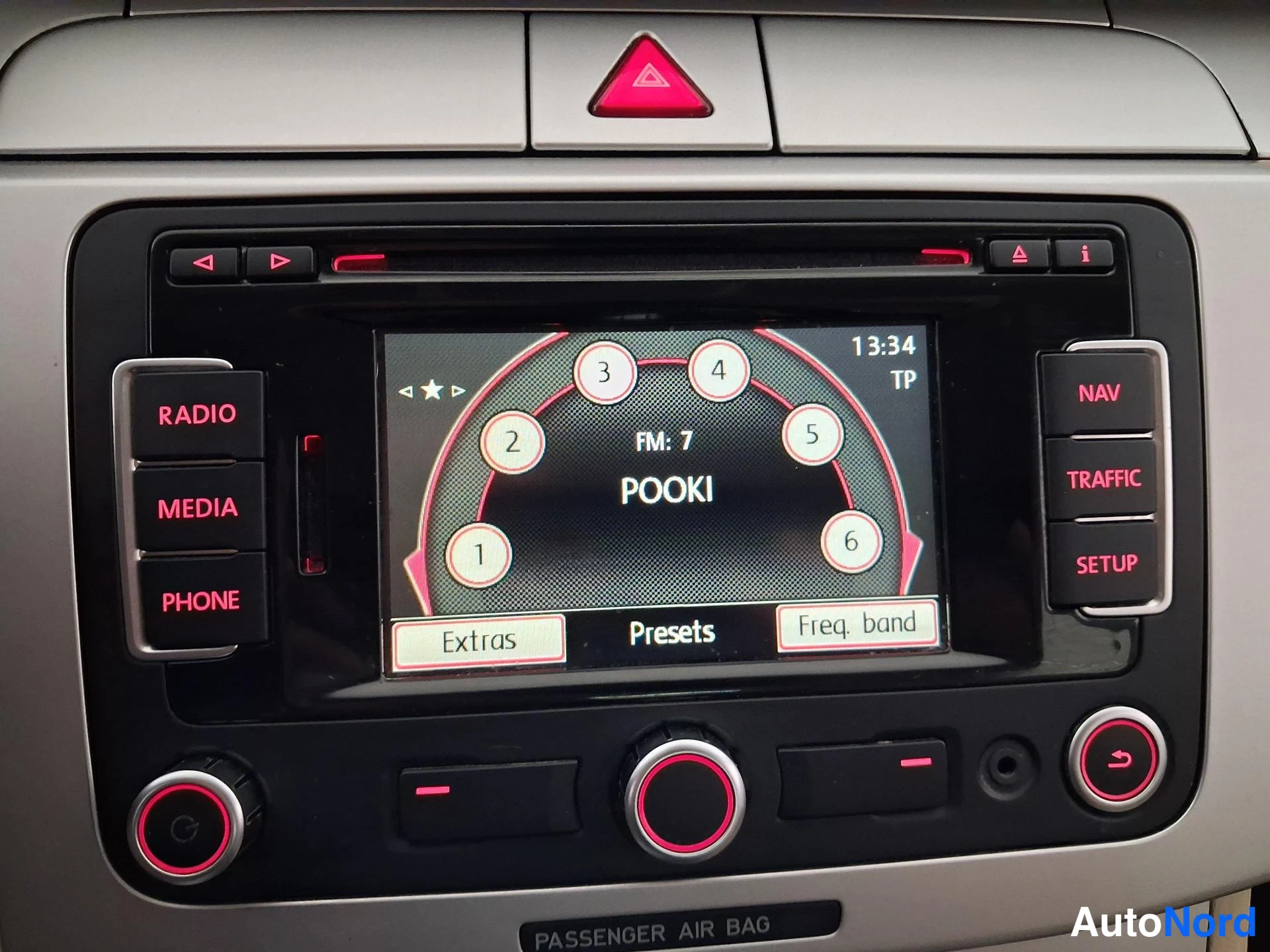 Ruskea Volkswagen Passat CC 2010, yksityiskohta, kuva 16