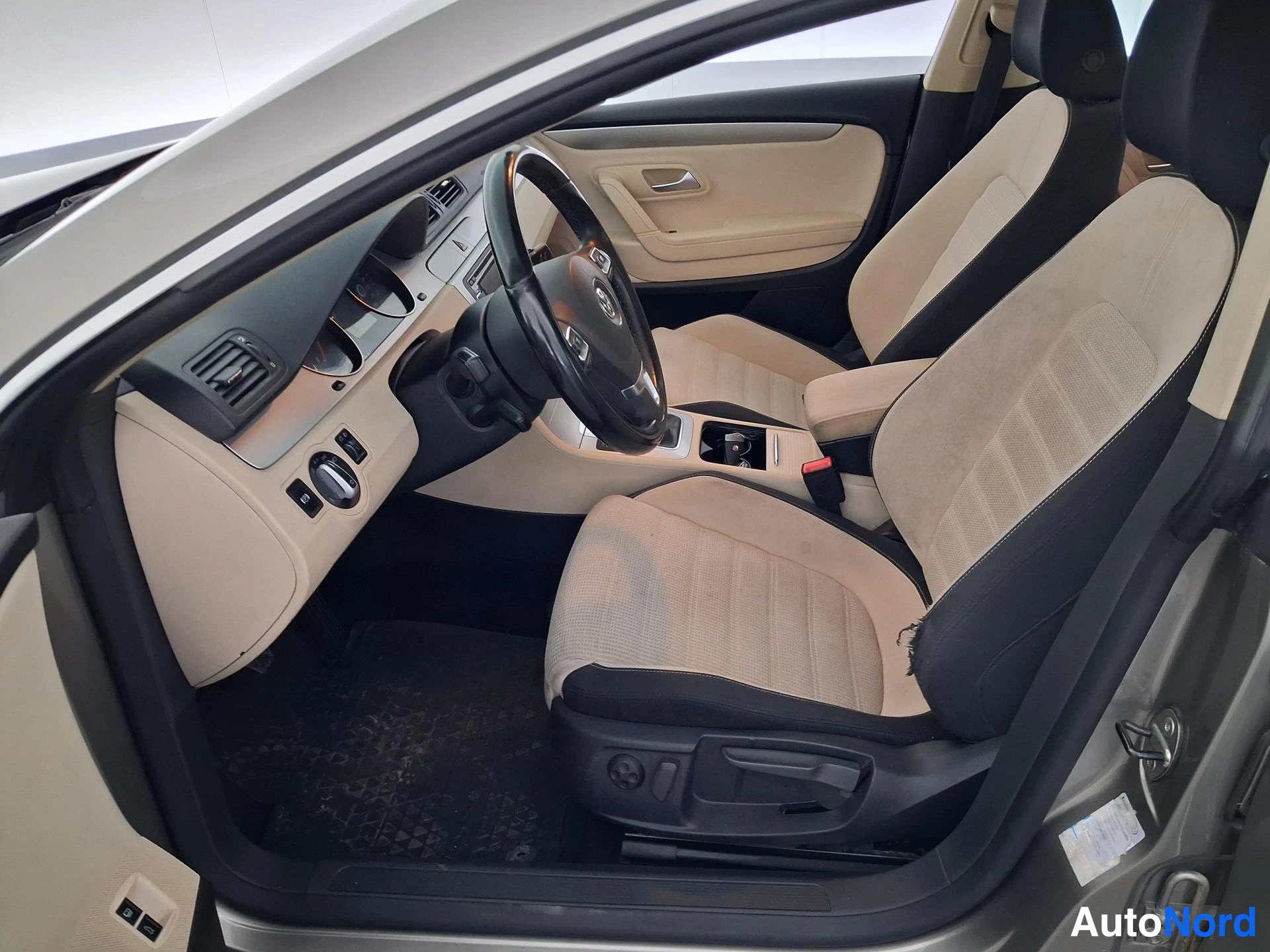 Ruskea Volkswagen Passat CC 2010, etuistuimet, kuva 10