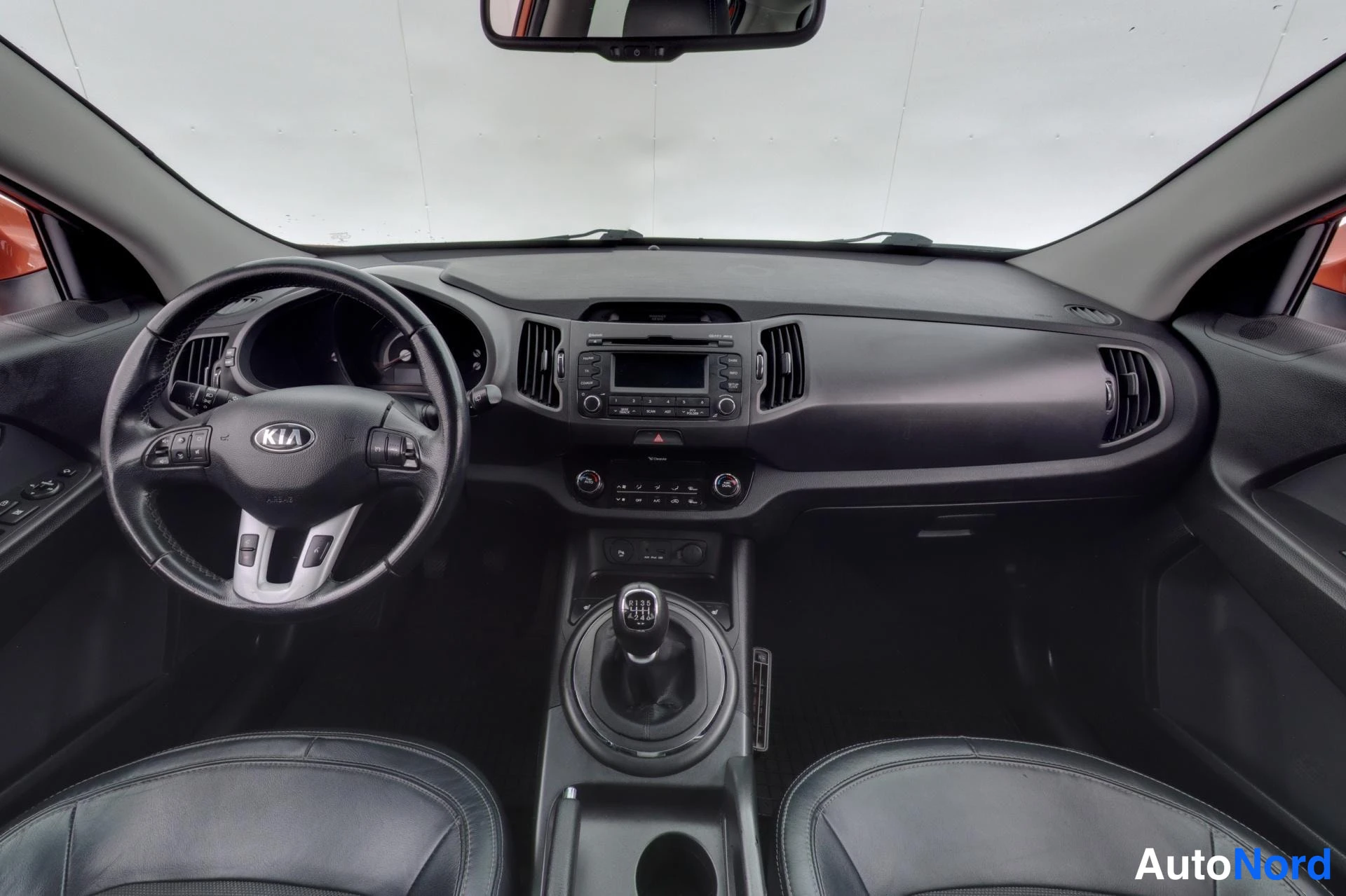 Oranssi Kia Sportage 2013, ohjaamo, kuva 7