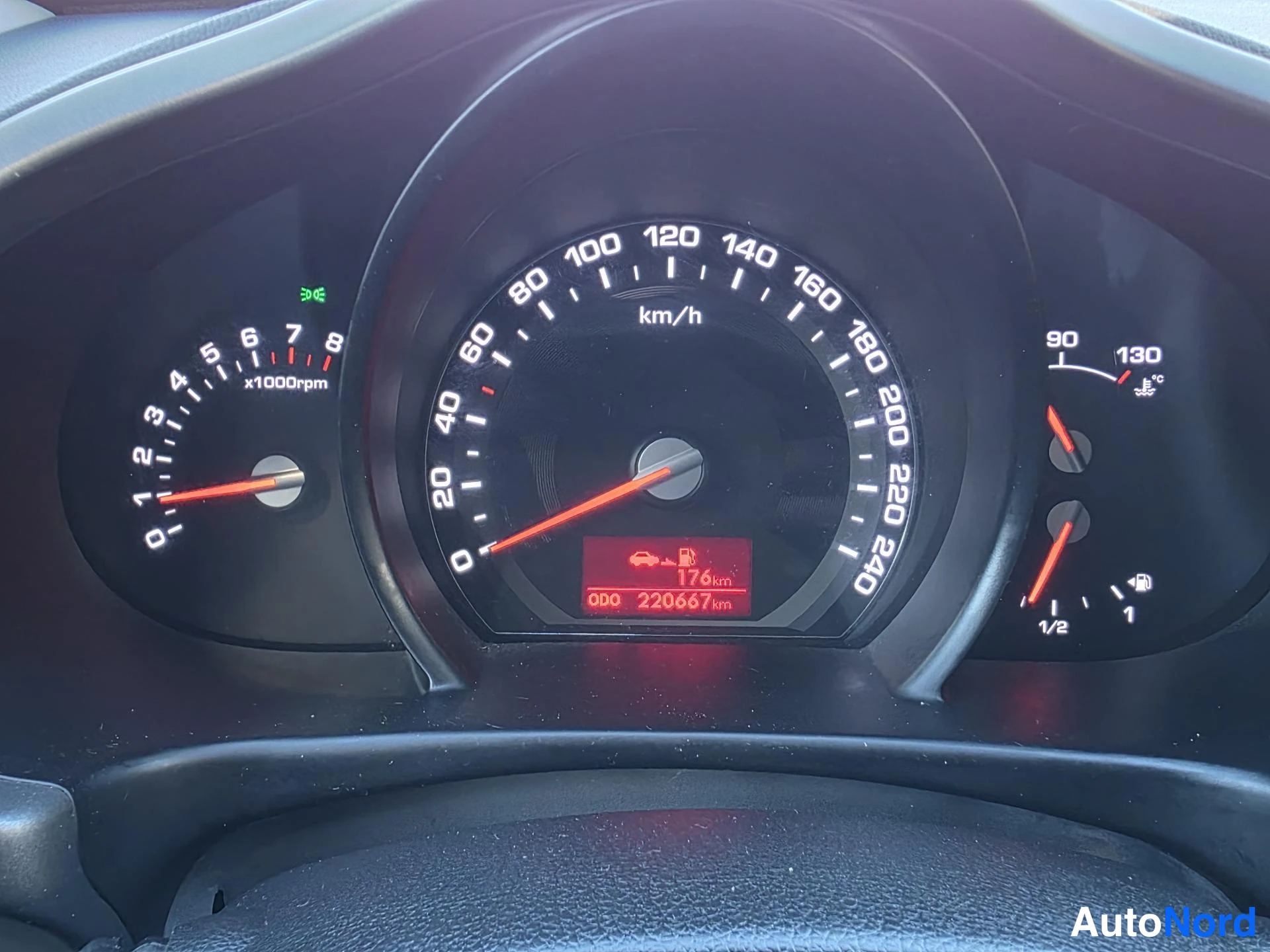 Oranssi Kia Sportage 2013, yksityiskohta, kuva 16