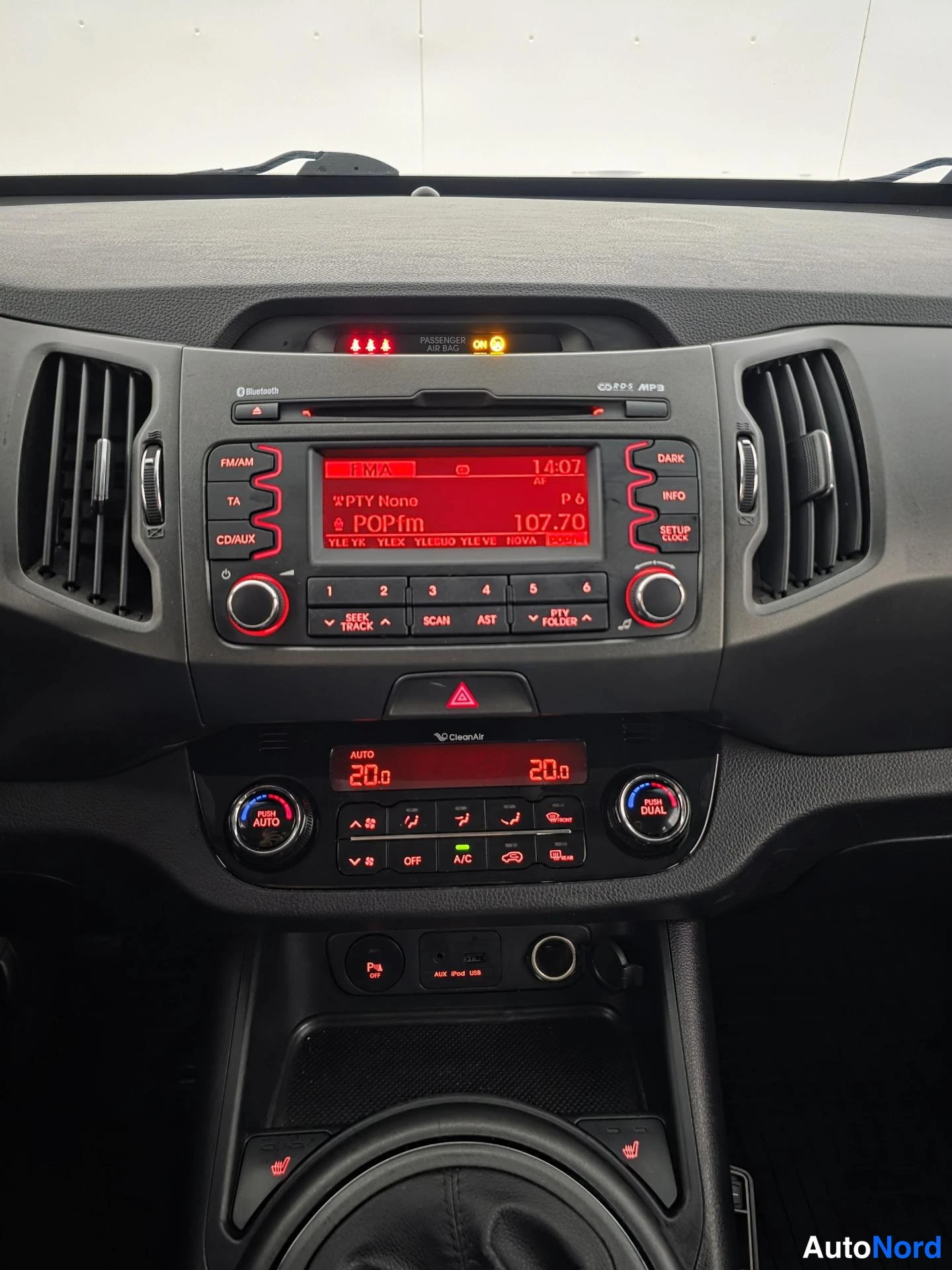 Oranssi Kia Sportage 2013, yksityiskohta, kuva 17
