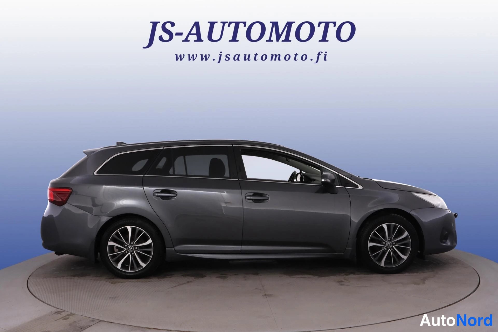 Harmaa Toyota Avensis 2015, sivulta, kuva 3