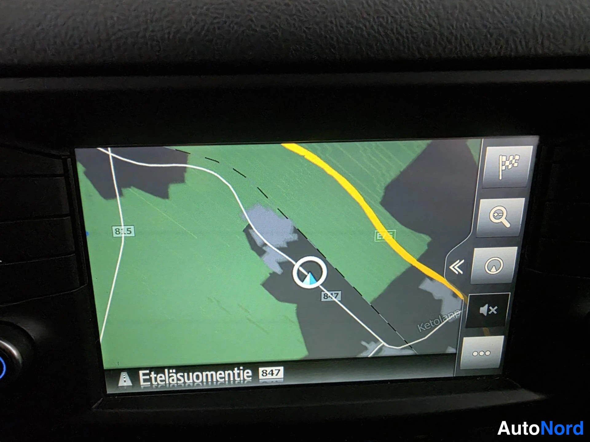 Harmaa Toyota Avensis 2015, yksityiskohta, kuva 10