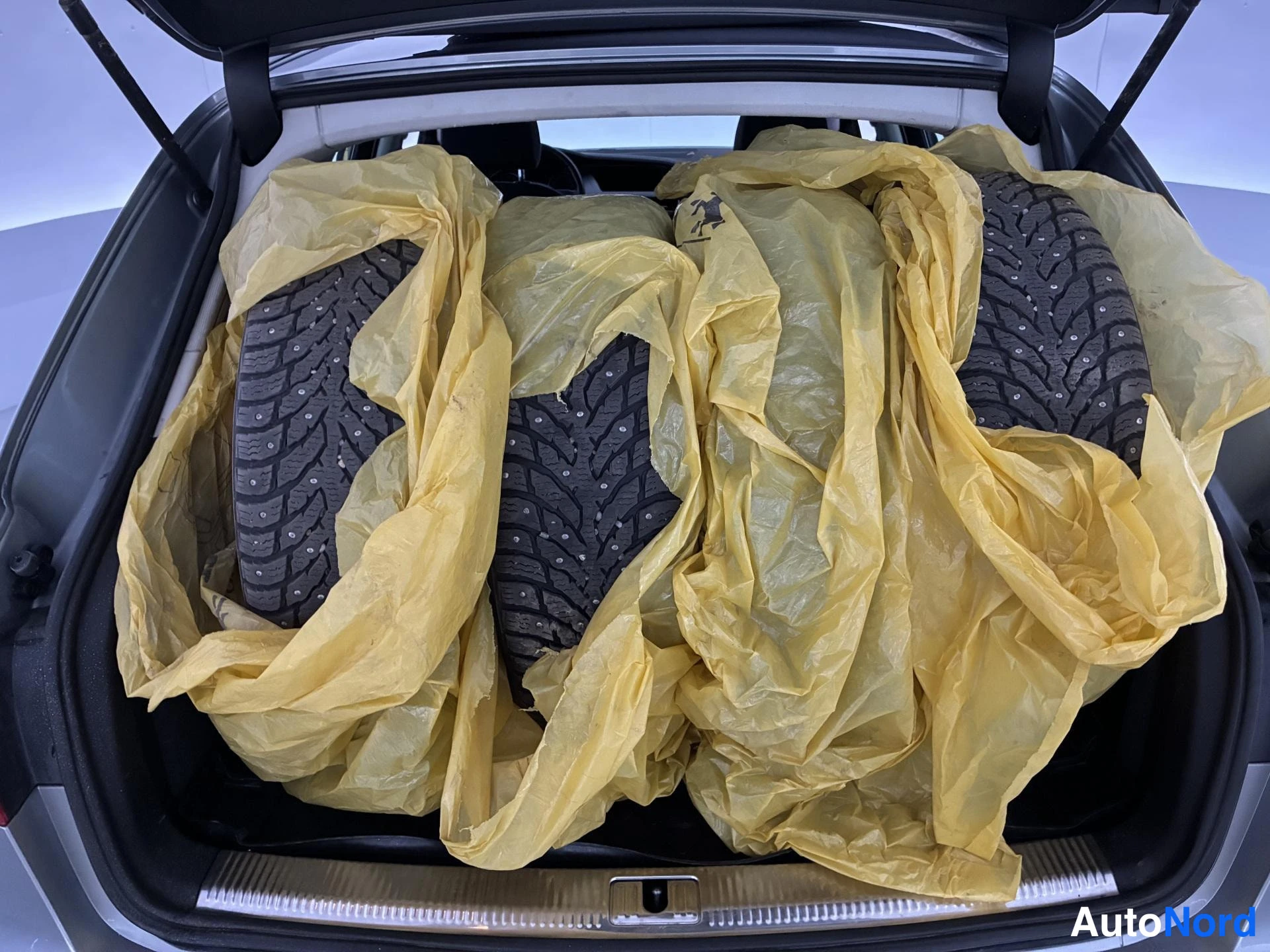 Harmaa Audi A4 2009, tavaratila, kuva 14