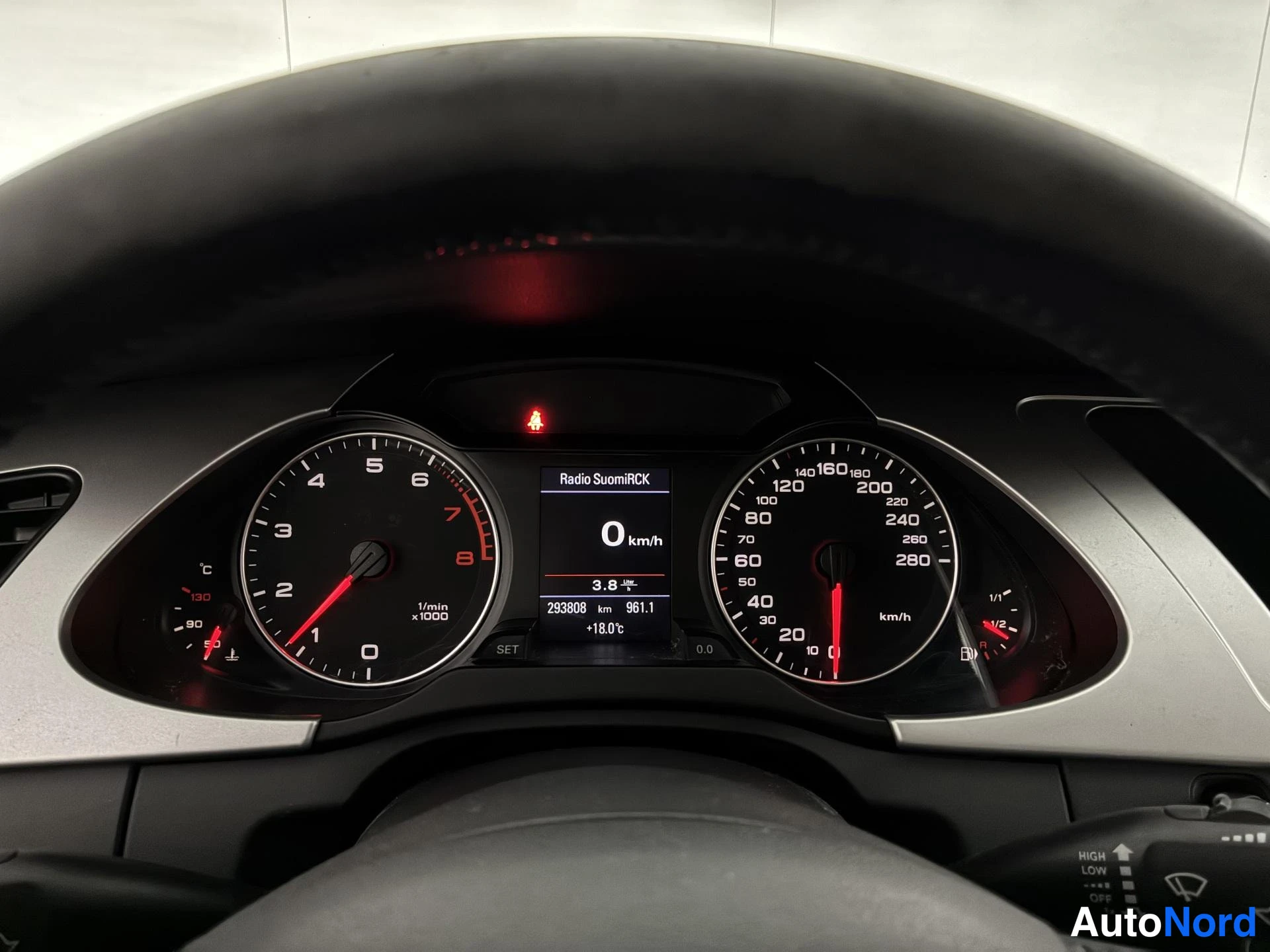 Harmaa Audi A4 2009, yksityiskohta, kuva 16