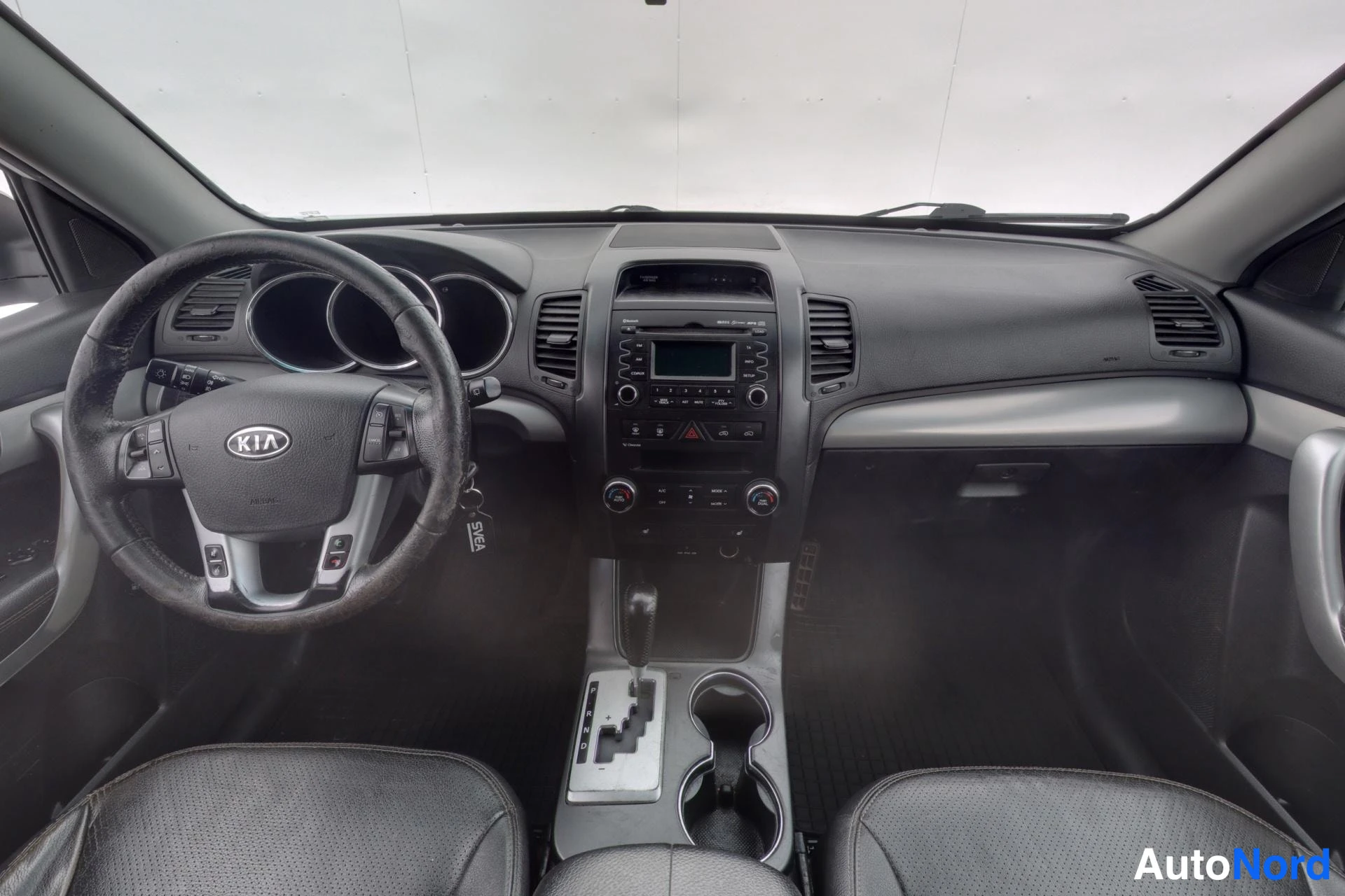 Valkoinen Kia Sorento 2011, ohjaamo, kuva 8