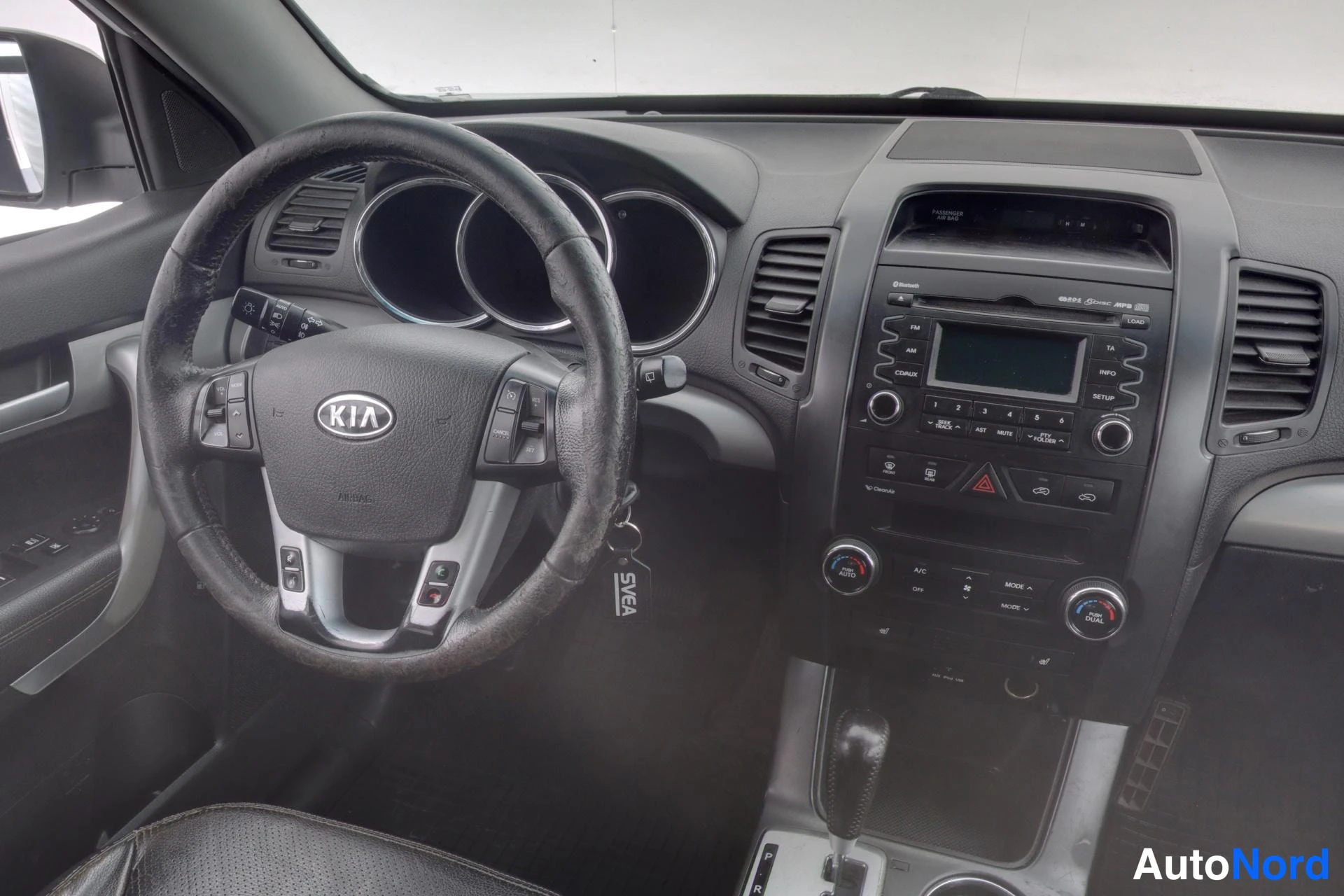 Valkoinen Kia Sorento 2011, yksityiskohta, kuva 15