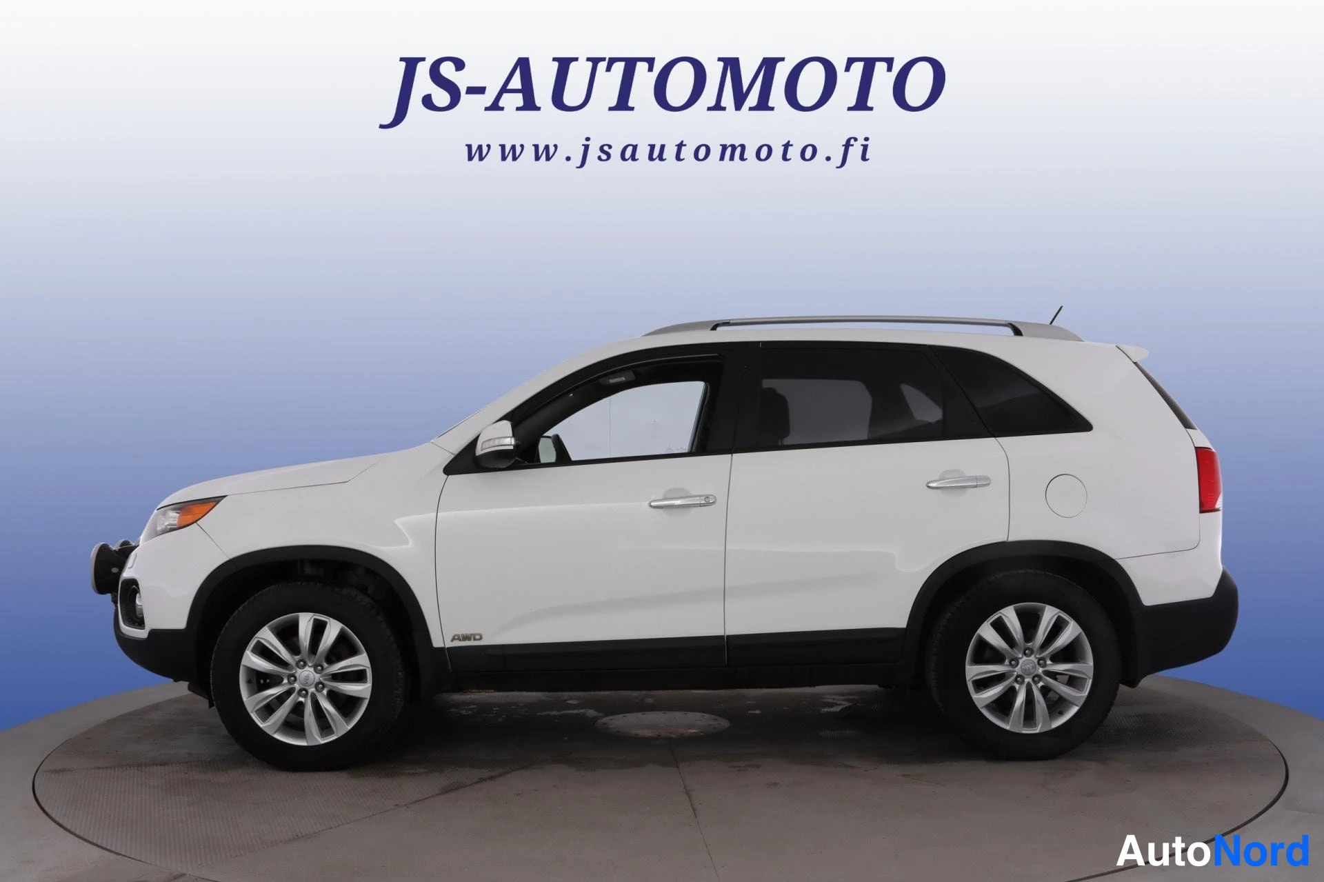 Valkoinen Kia Sorento 2011, etuviisto, keula vasemmalle, kuva 2