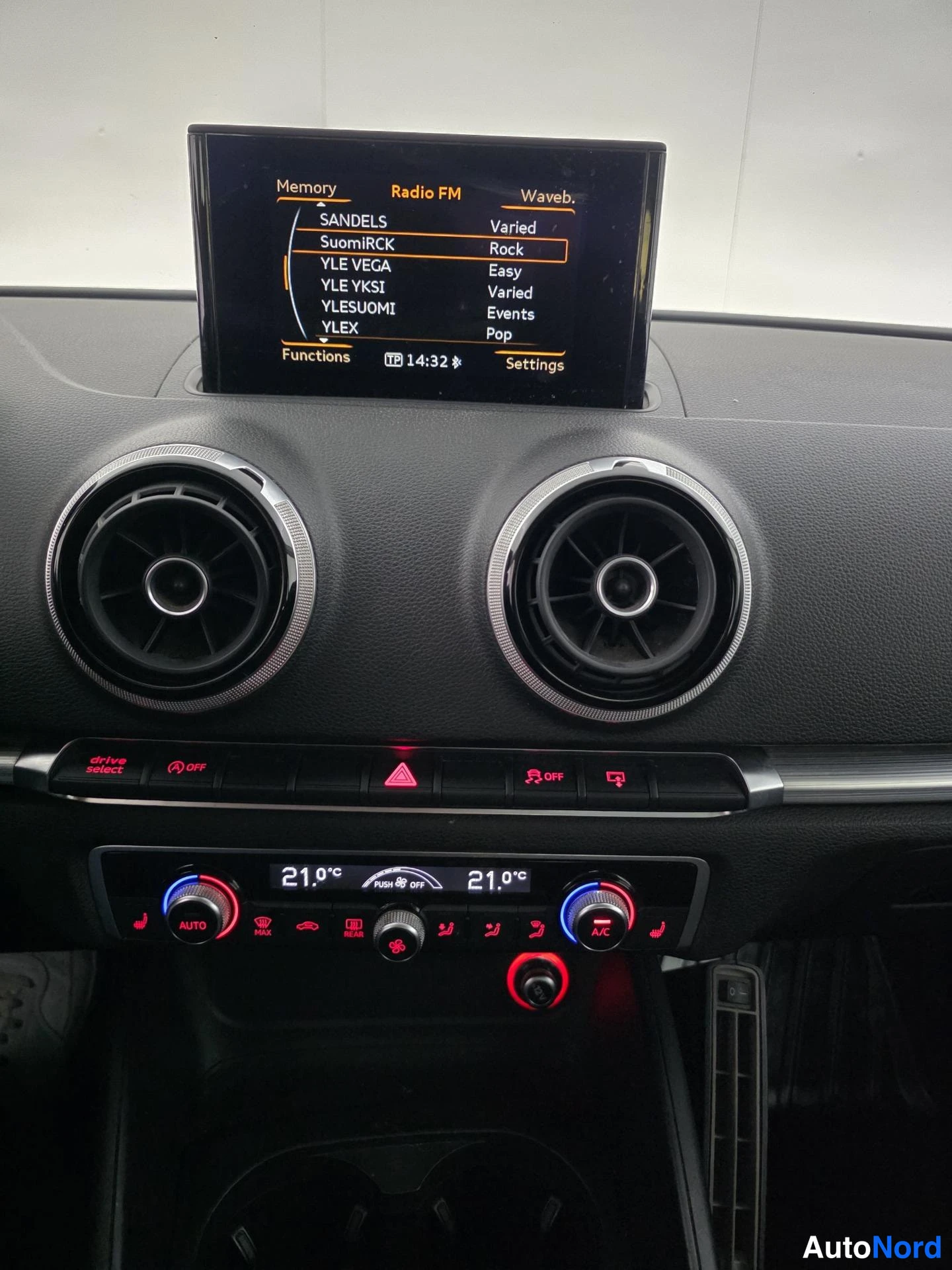 Black Audi A3 2016, cockpit, photo 8