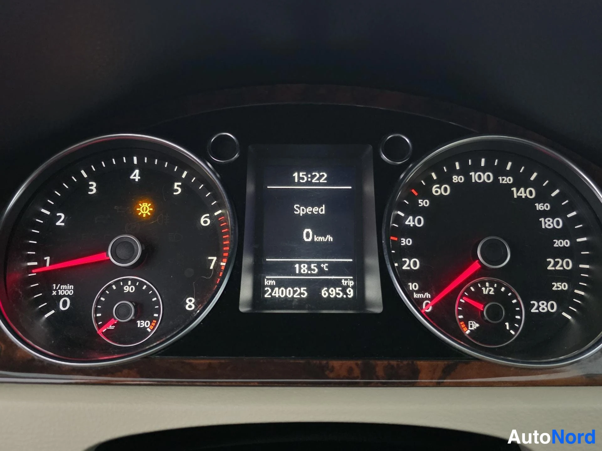 Musta Volkswagen Passat CC 2009, yksityiskohta, kuva 15