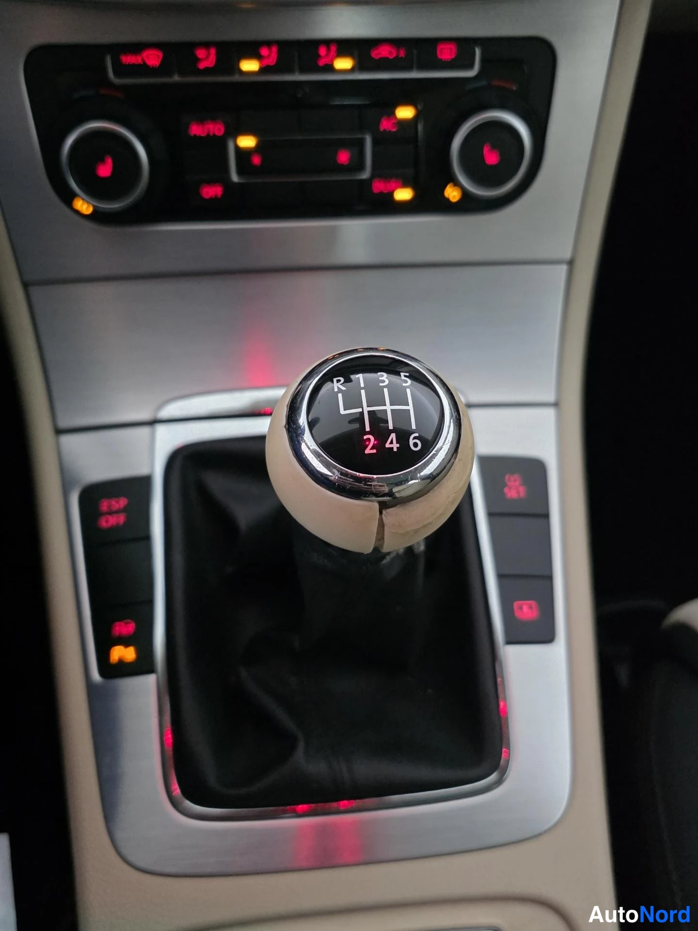 Musta Volkswagen Passat CC 2009, yksityiskohta, kuva 19
