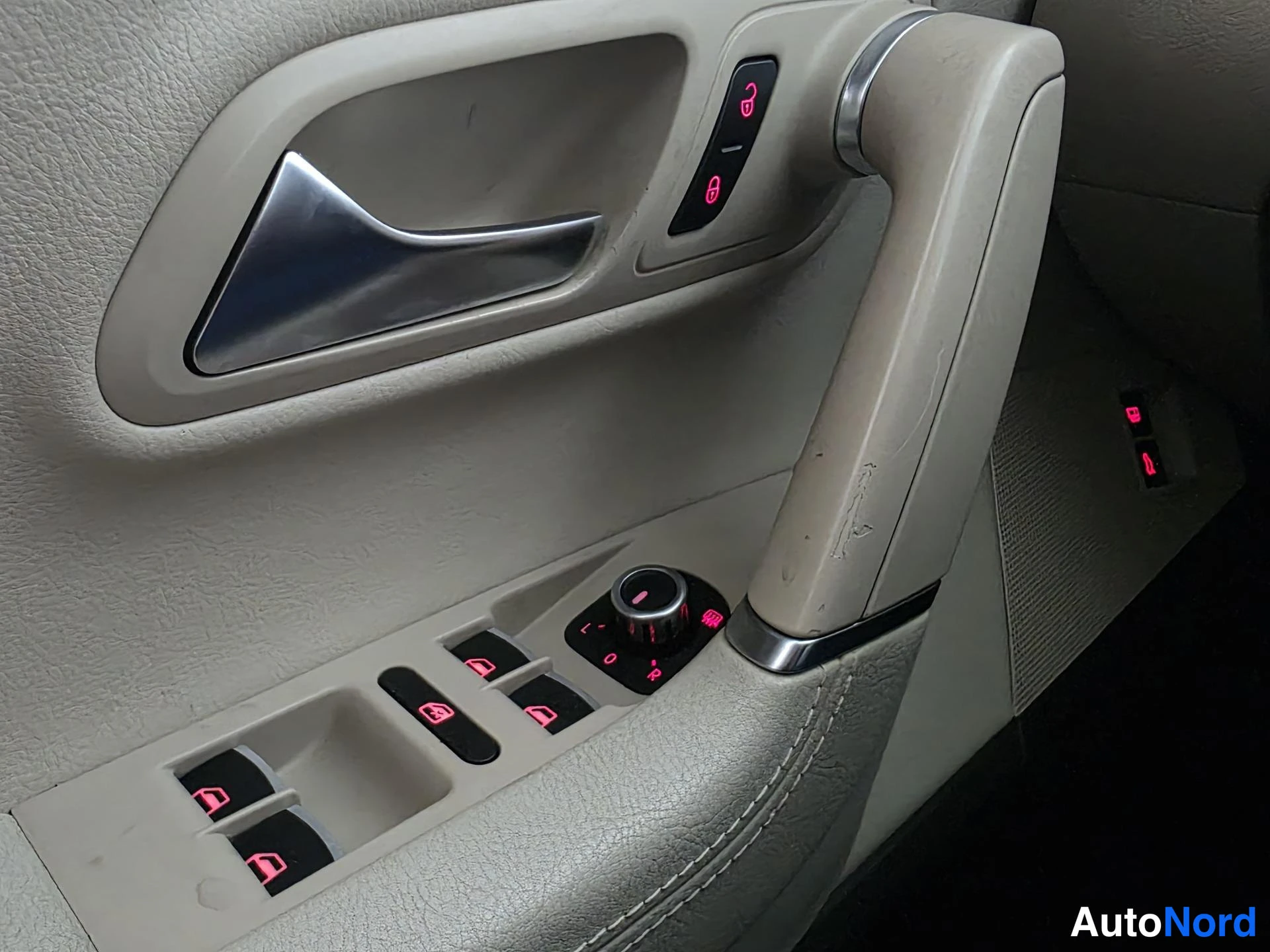 Musta Volkswagen Passat CC 2009, yksityiskohta, kuva 20