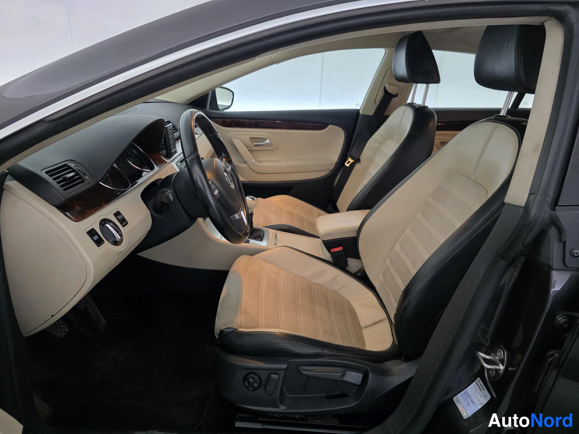 Musta Volkswagen Passat CC 2009, etuistuimet, kuva 11