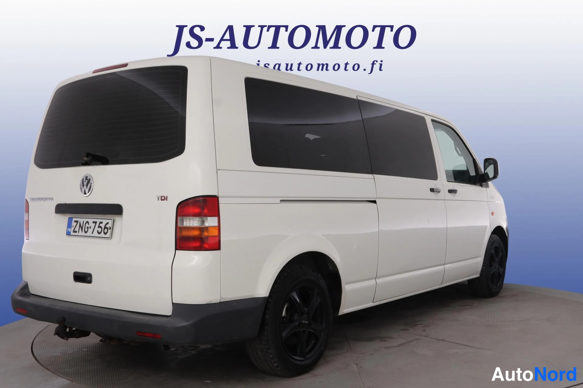 Valkoinen Volkswagen Caravelle 2004, takaviisto, kuva 5