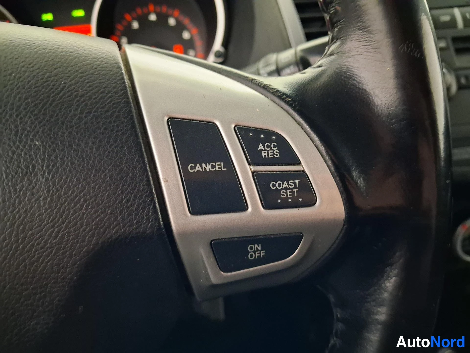 Punainen Mitsubishi Outlander 2008, yksityiskohta, kuva 18