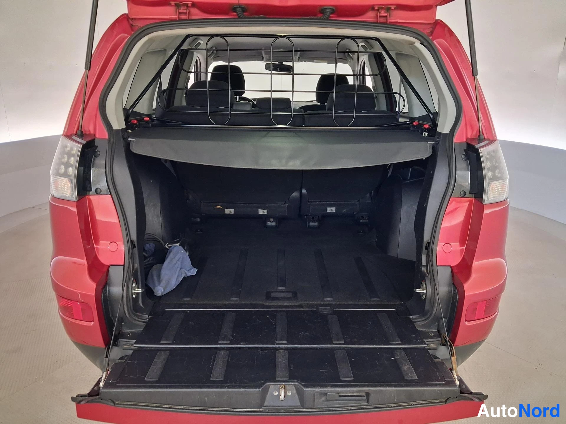 Punainen Mitsubishi Outlander 2008, tavaratila, kuva 13